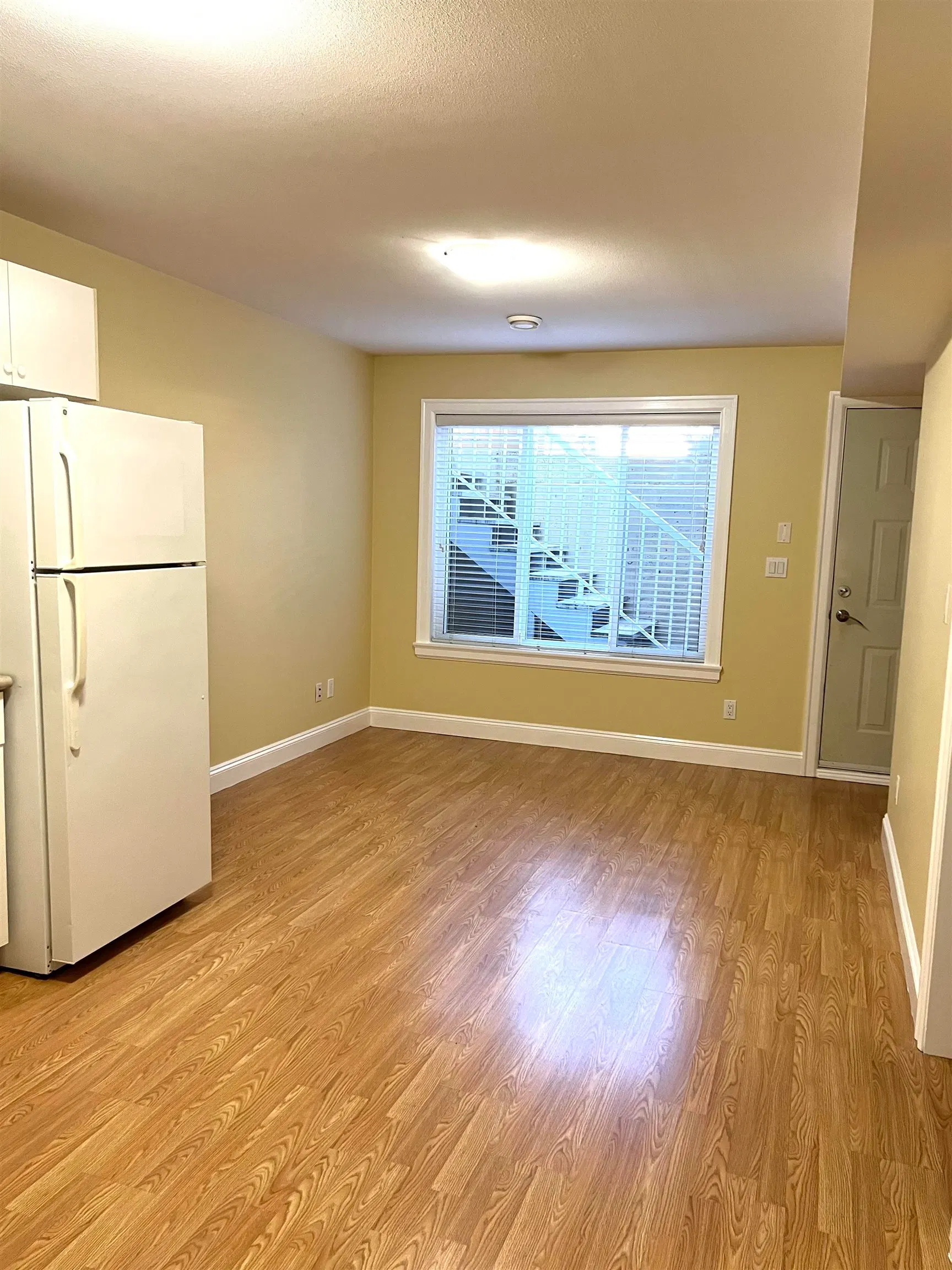 Photo 3 of 10 at 16121 111a Avenue
