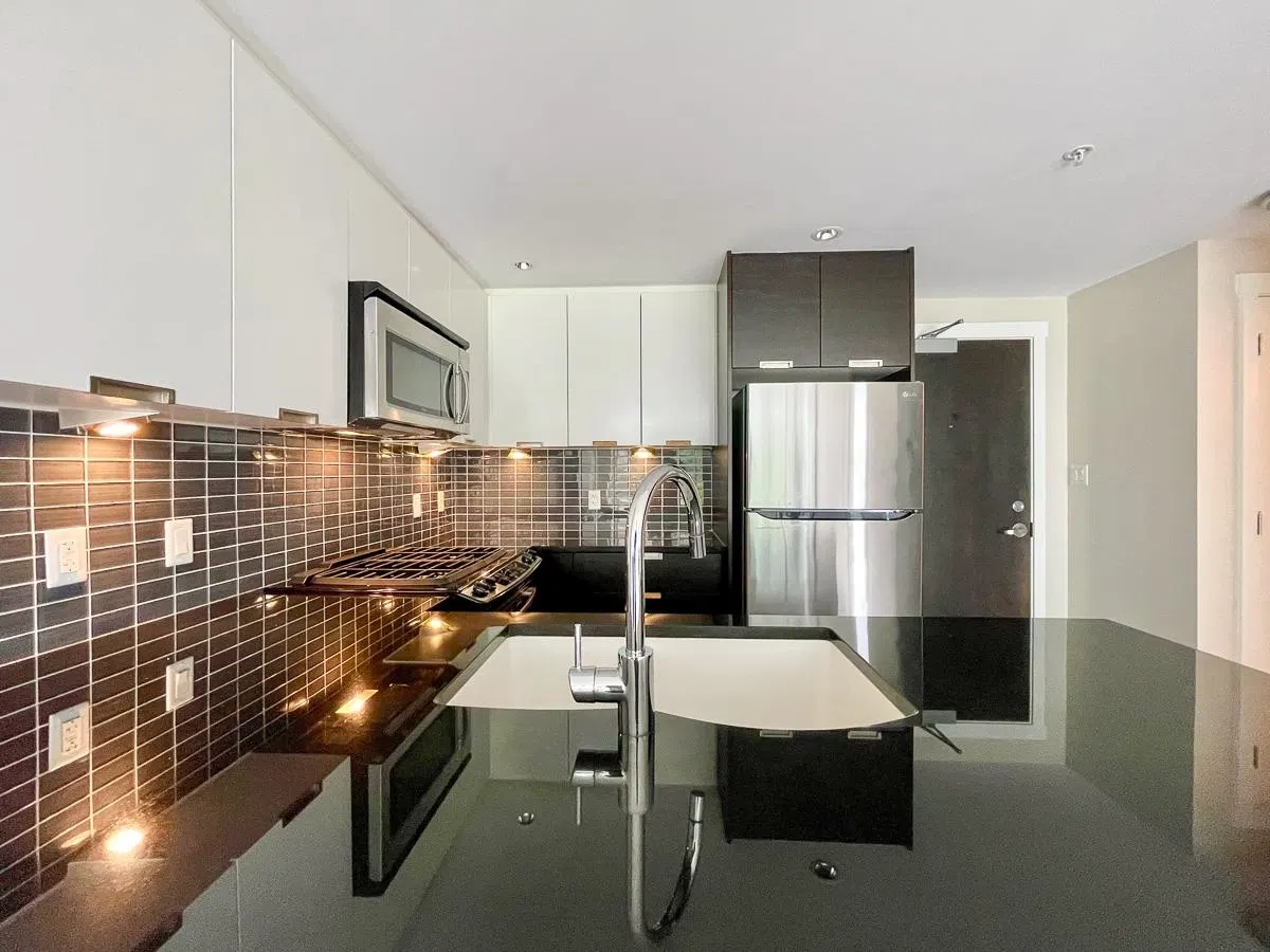 #602 – 2968 Glen Drive