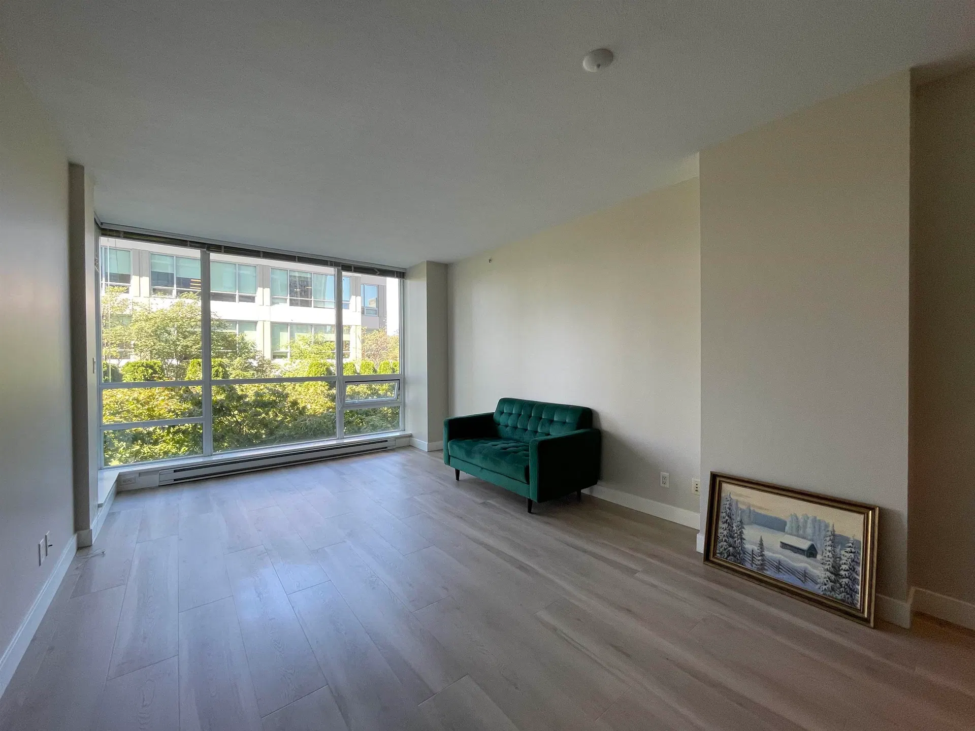 Photo 4 of 40 at #602 – 2968 Glen Drive