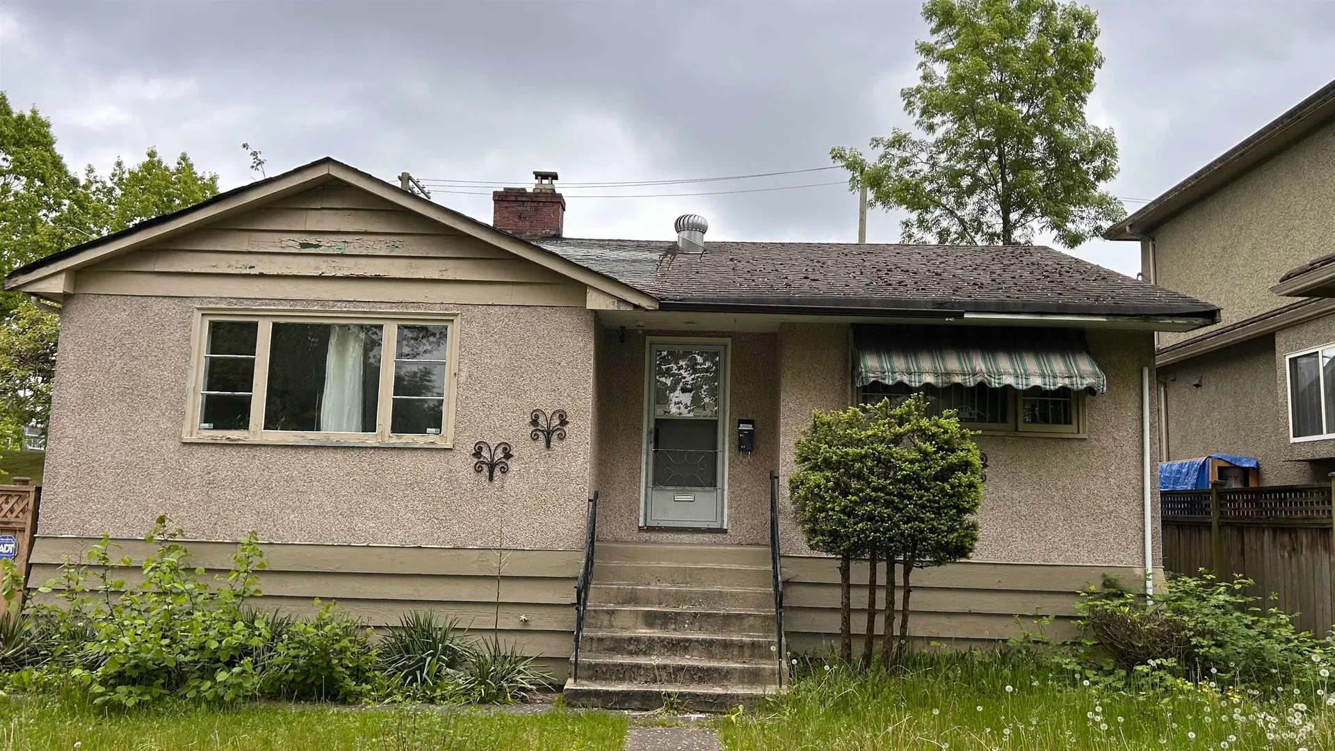 Photo 2 of 19 at 2306 Rupert Street