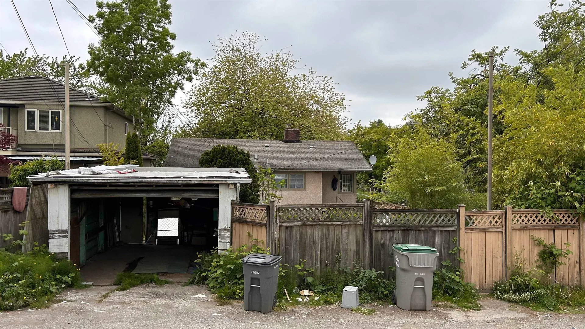 Photo 4 of 19 at 2306 Rupert Street