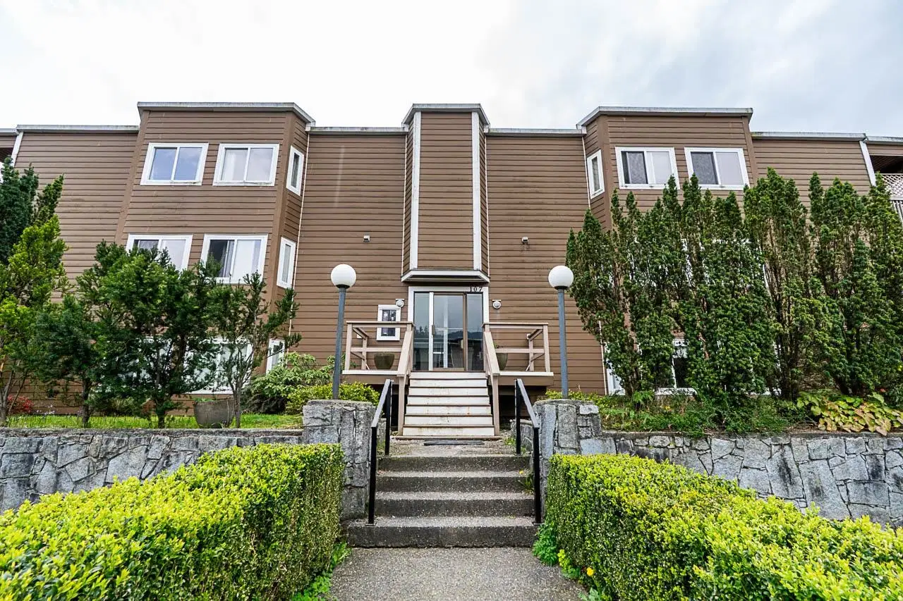 #203 – 107 27th Street