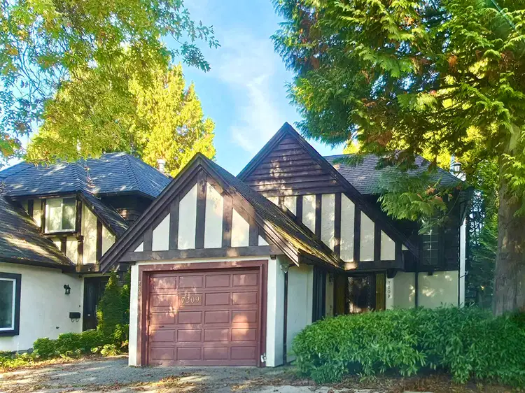 7209 Bridlewood Court