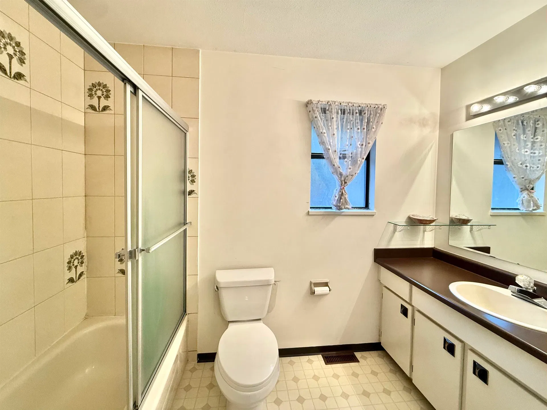 Photo 5 of 31 at 7209 Bridlewood Court