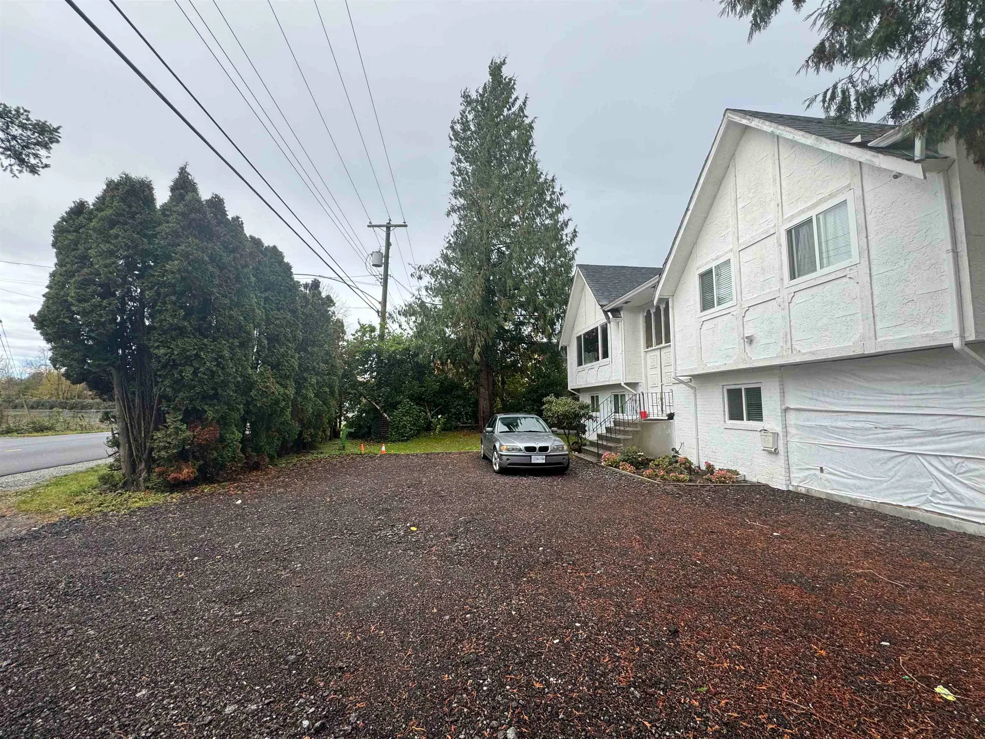 Photo 3 of 6 at 10251 Blundell Road
