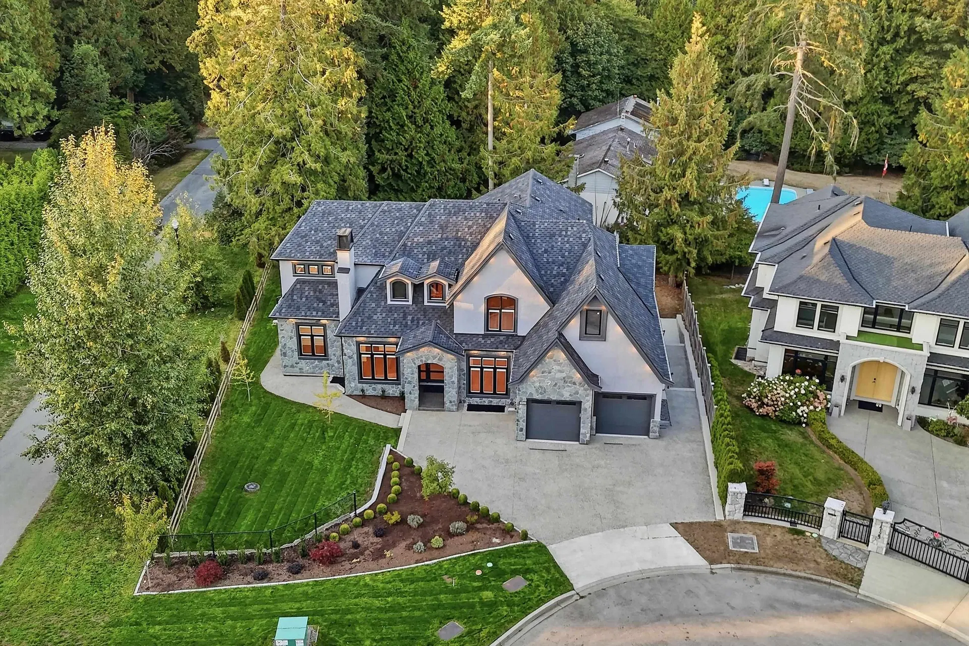 Photo 3 of 40 at 14107 34a Avenue