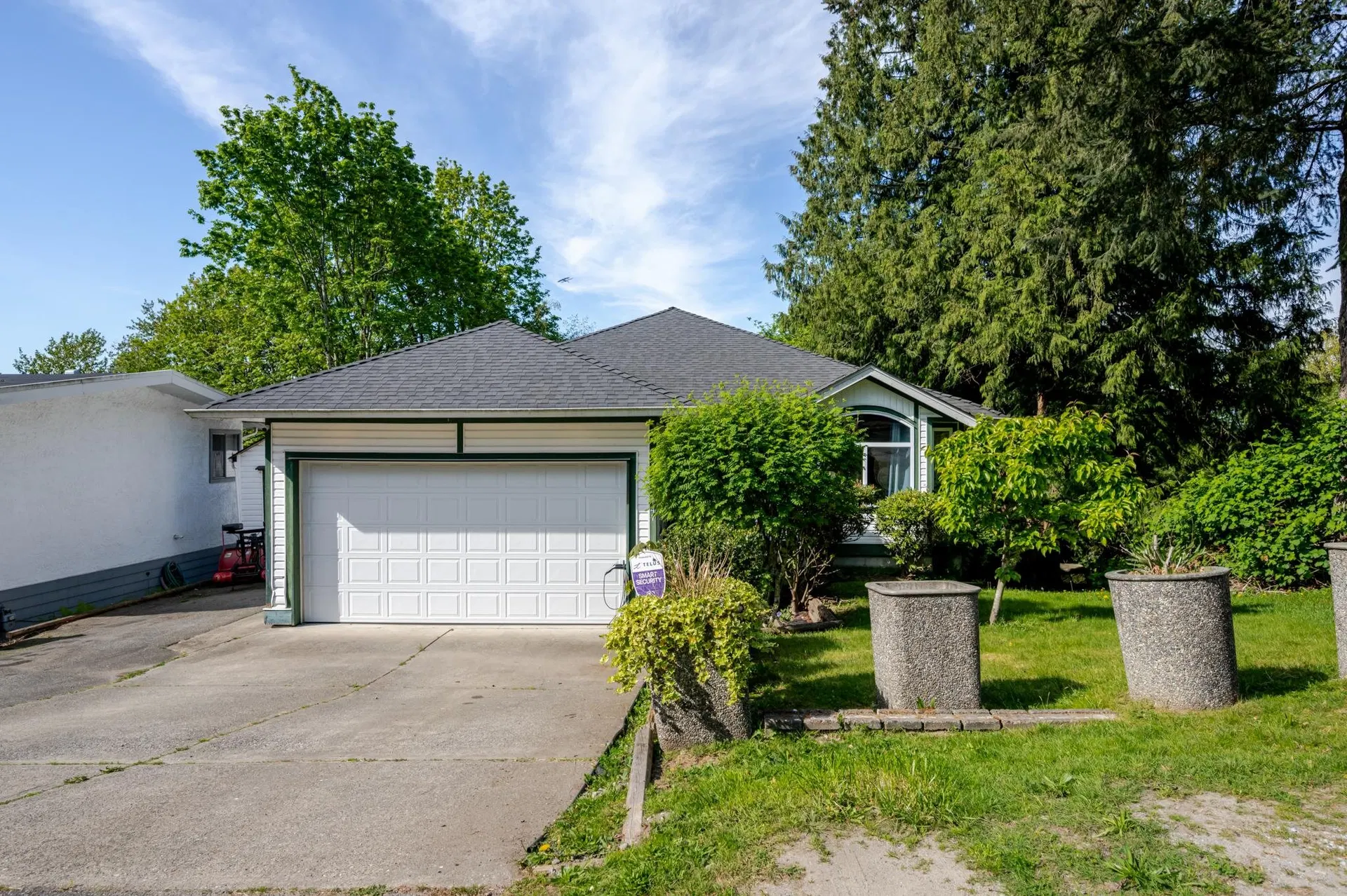 Photo 1 of 27 at 13747 115 Avenue