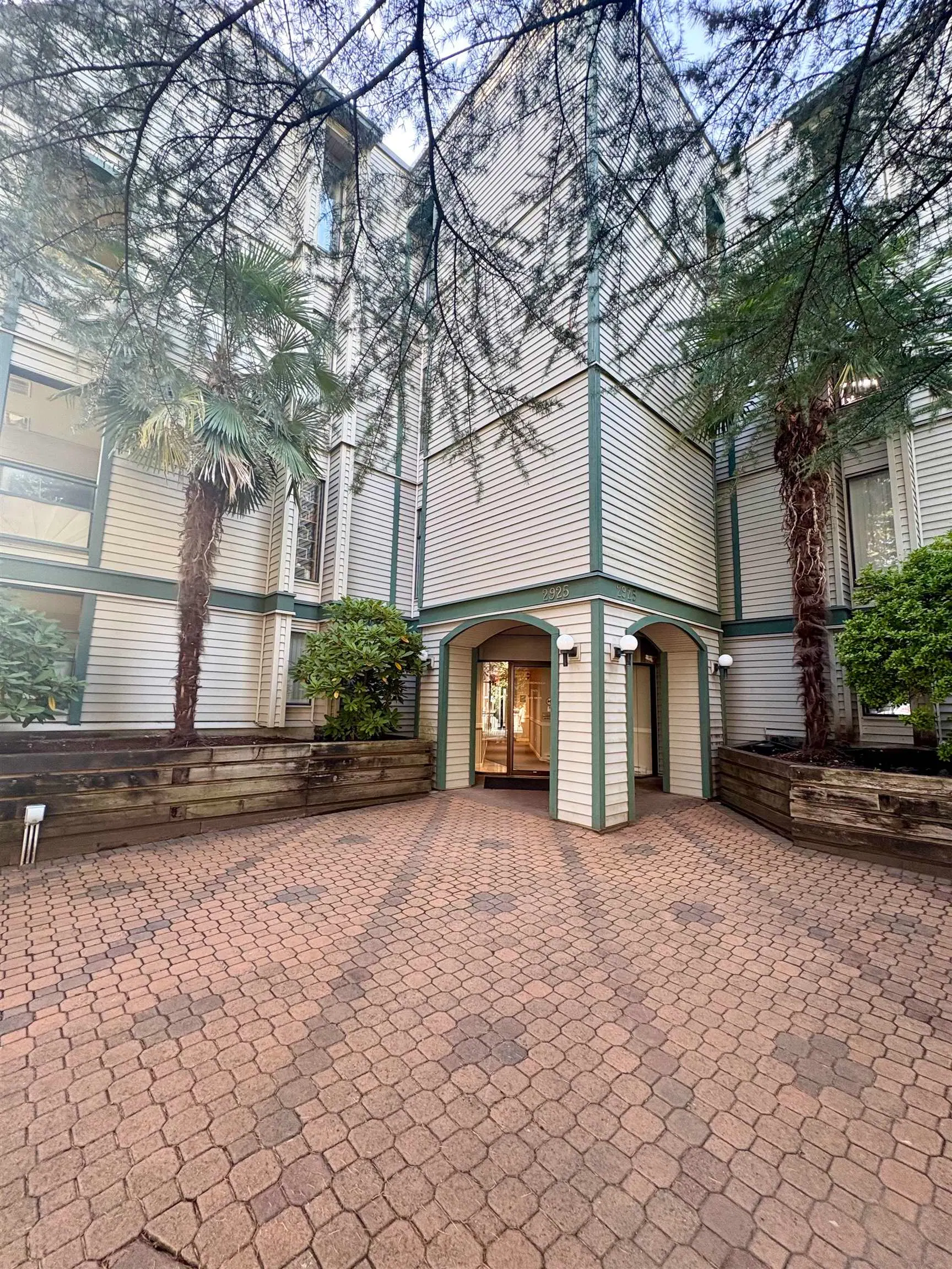 Photo 3 of 26 at #308 – 2925 Glen Drive