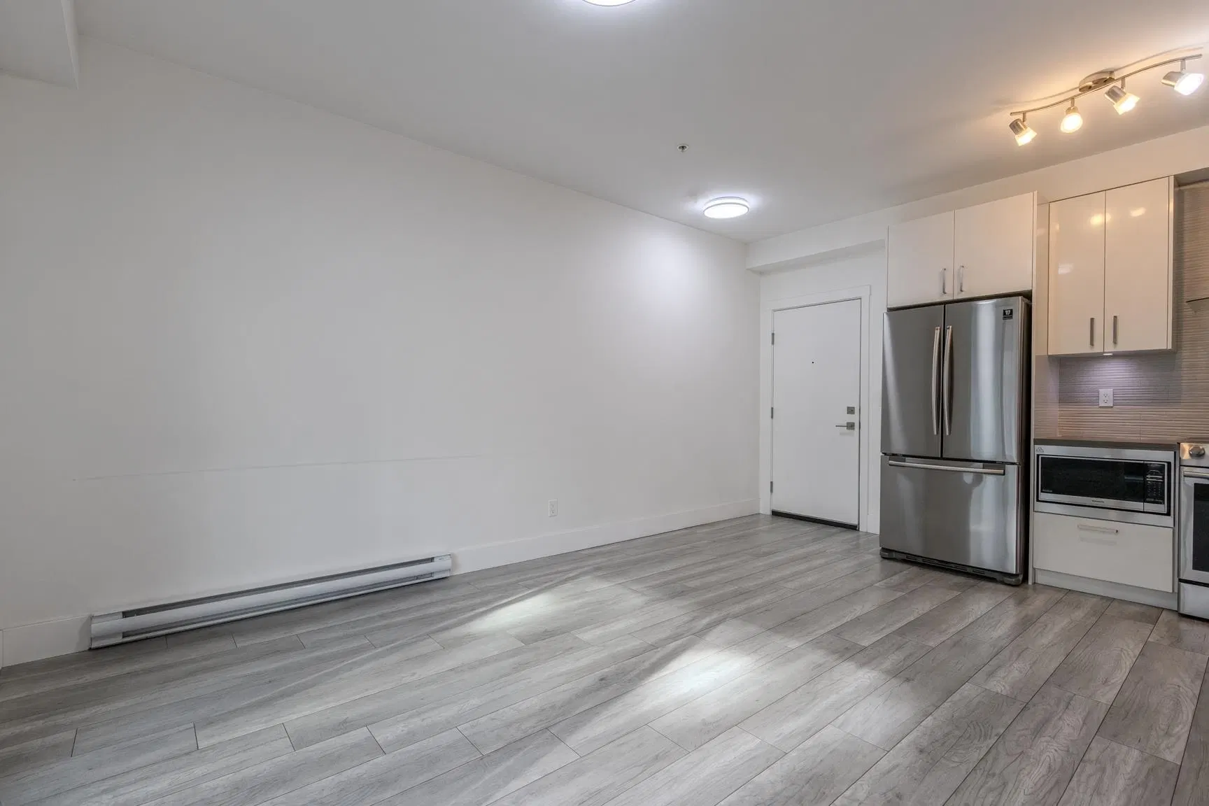 Photo 5 of 22 at B107 – 9689 140th Street