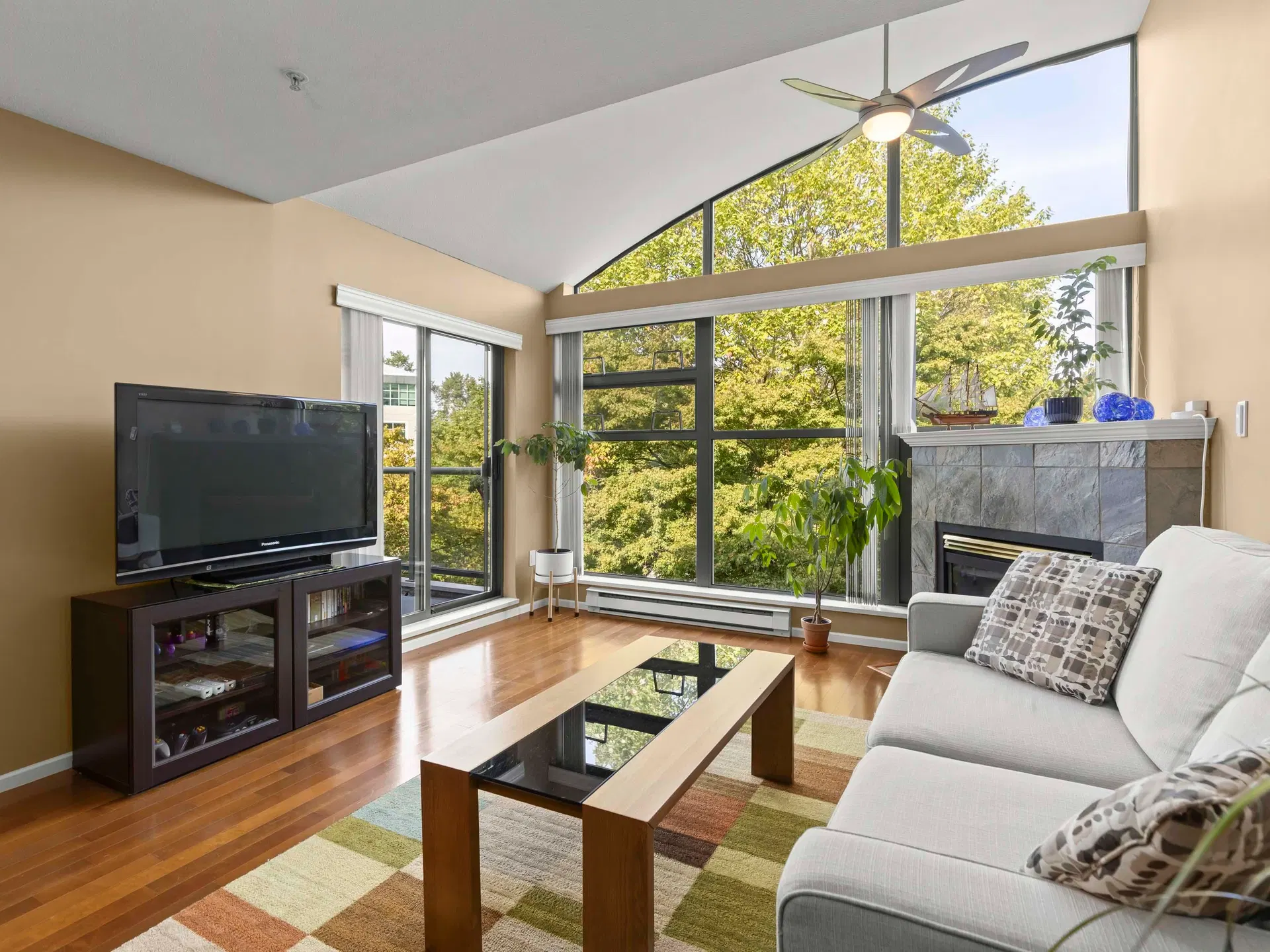 Photo 5 of 37 at #408 – 225 Newport Drive