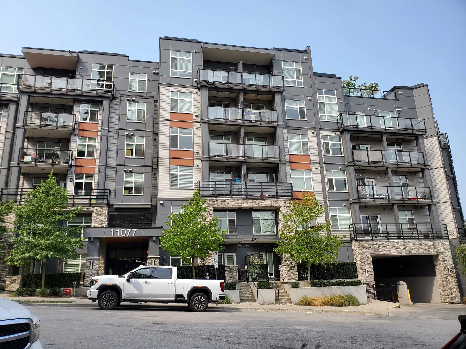 #521 – 11077 Ravine Road