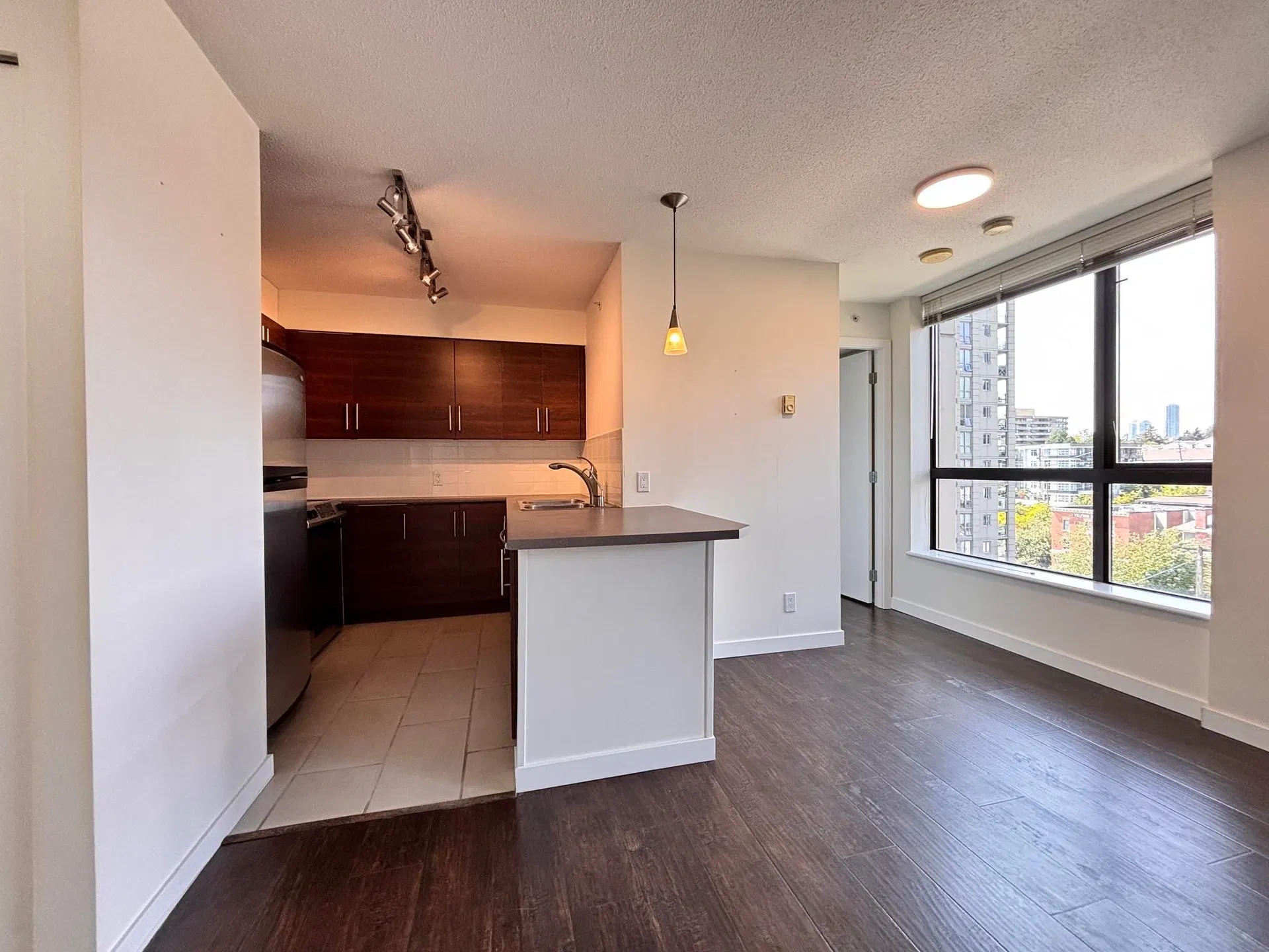 Photo 4 of 11 at #902 – 833 Agnes Street