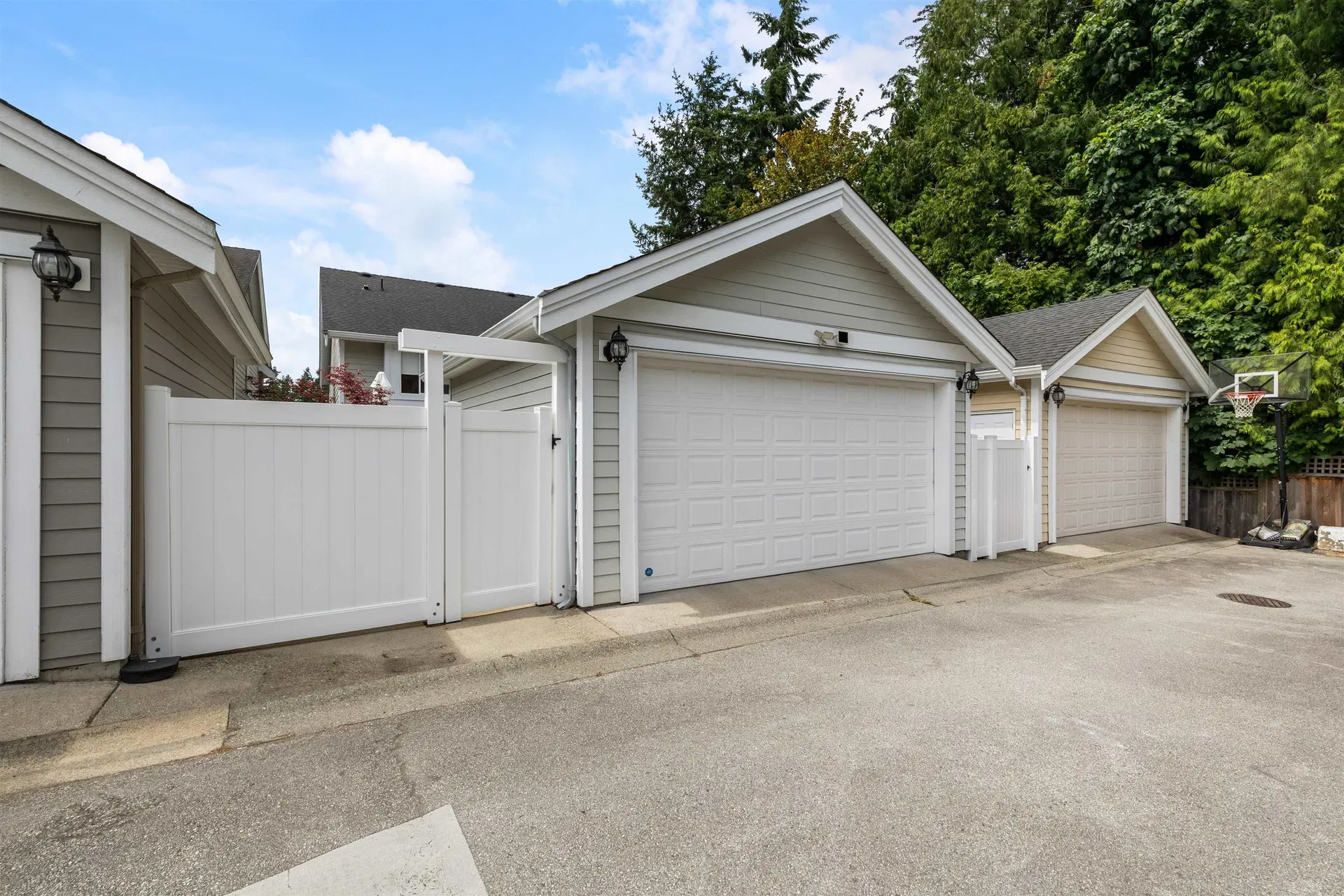 Photo 5 of 37 at 3444 148 Street