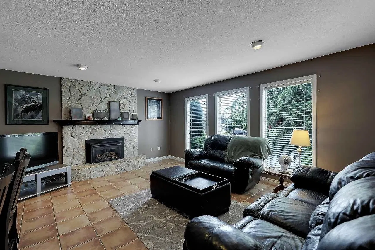 Photo 5 of 40 at 9230 212b Street
