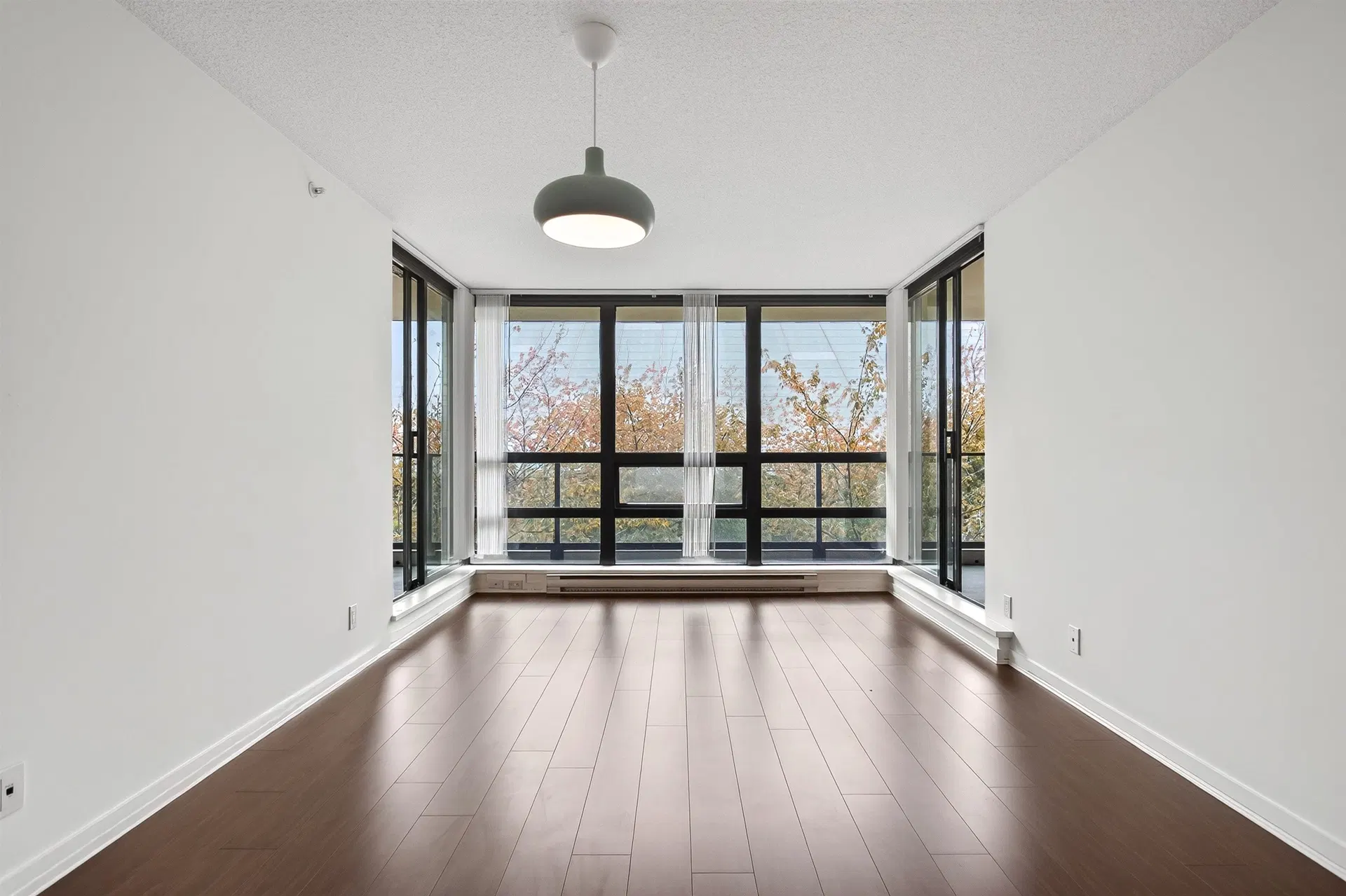 Photo 5 of 40 at #304 – 933 Hornby Street