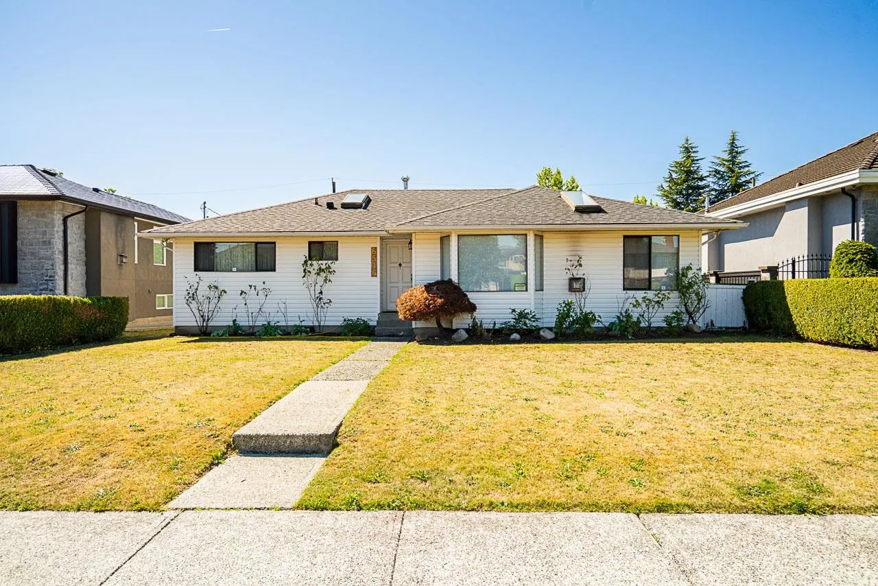 Photo 2 of 39 at 6546 Dunnedin Street