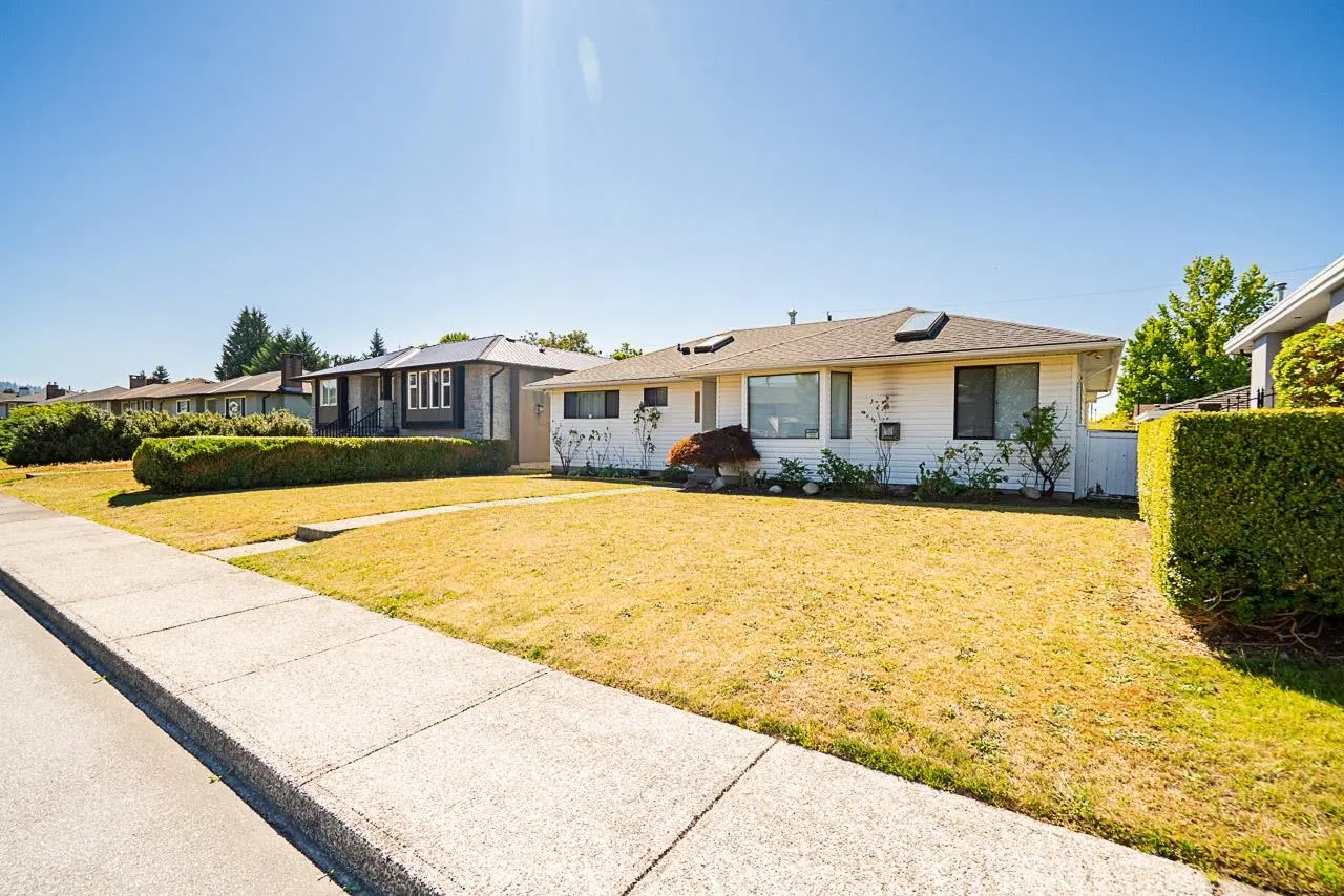 Photo 4 of 39 at 6546 Dunnedin Street