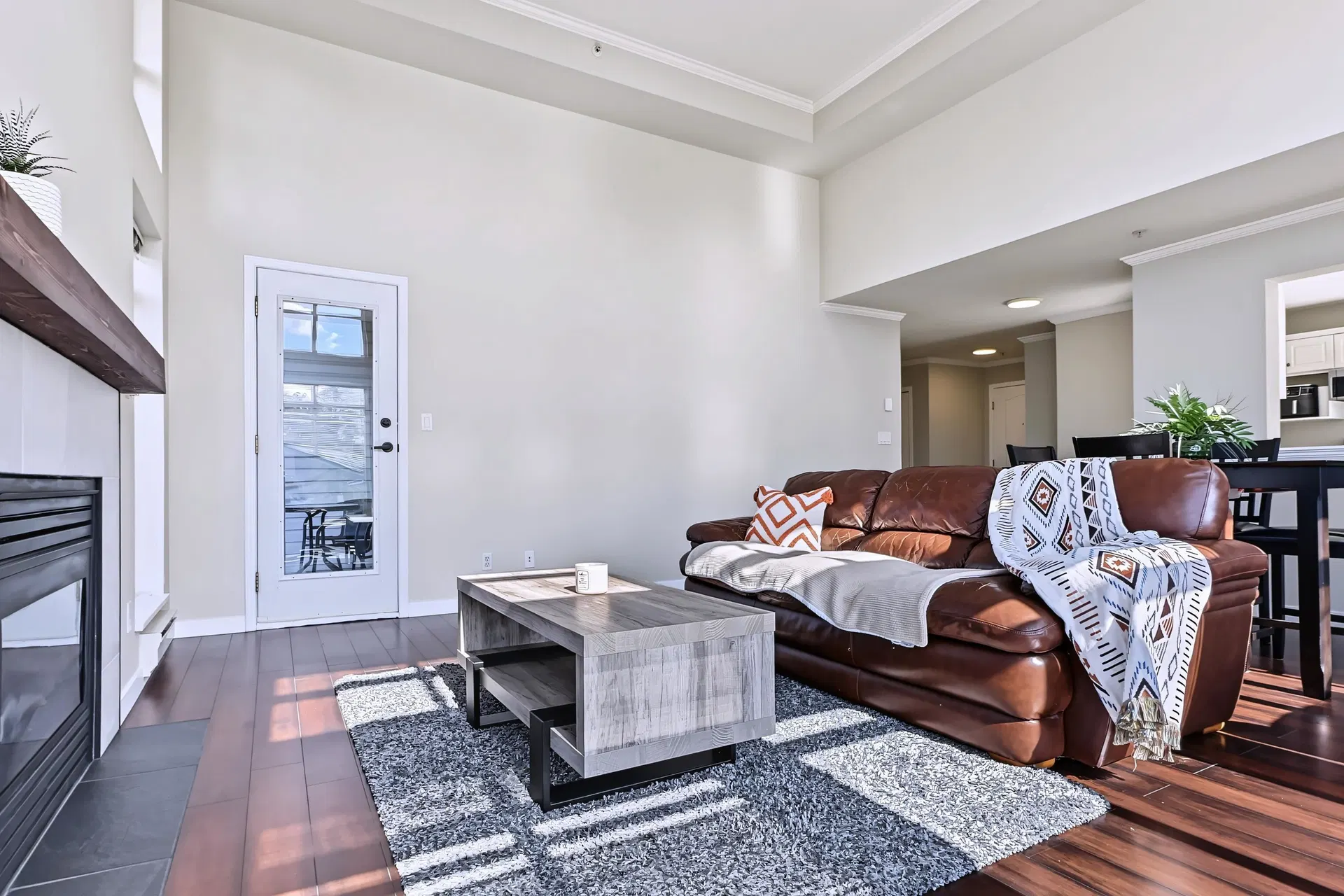Photo 4 of 40 at #403 – 32075 George Ferguson Way