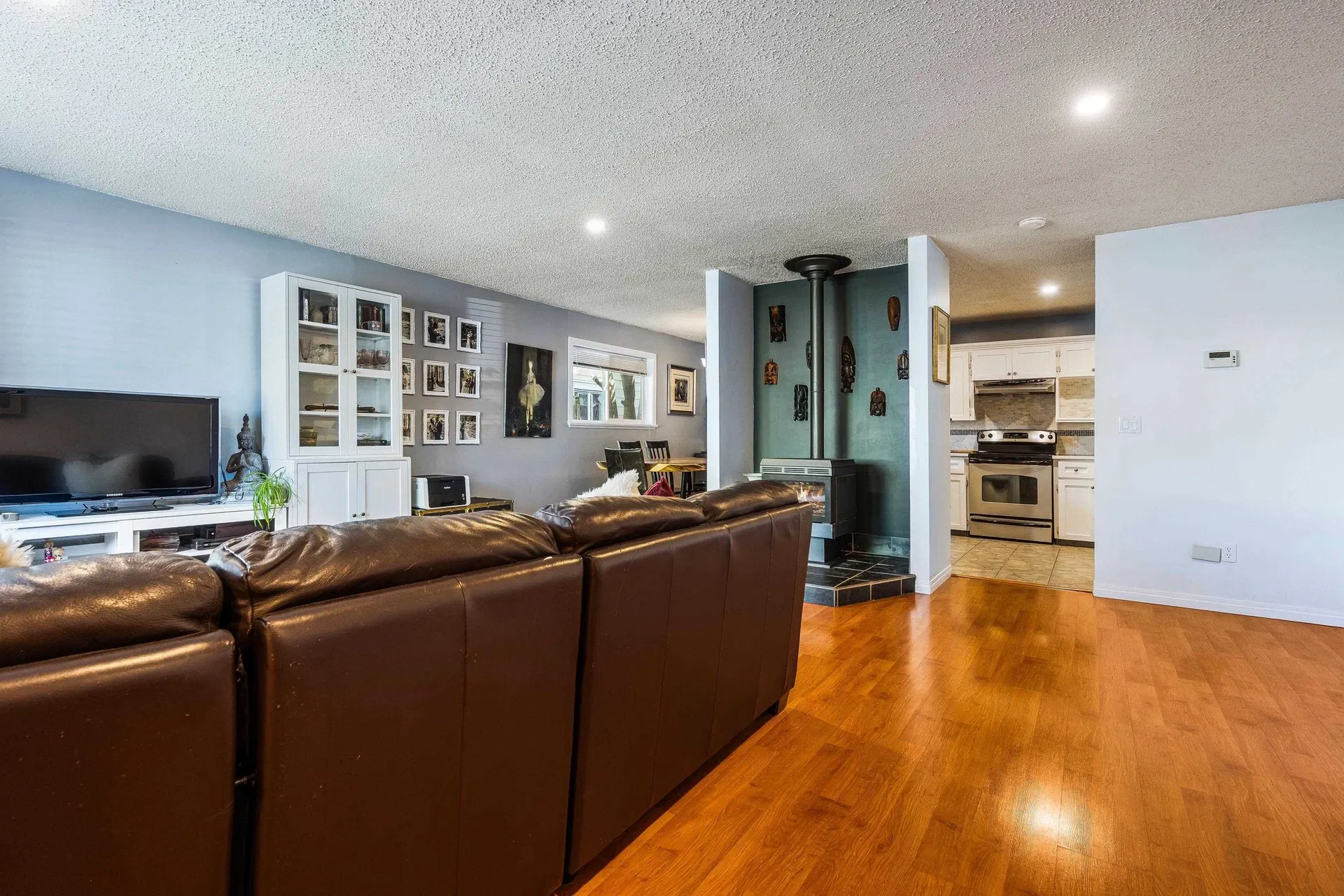 Photo 5 of 29 at 8880 Allard Street