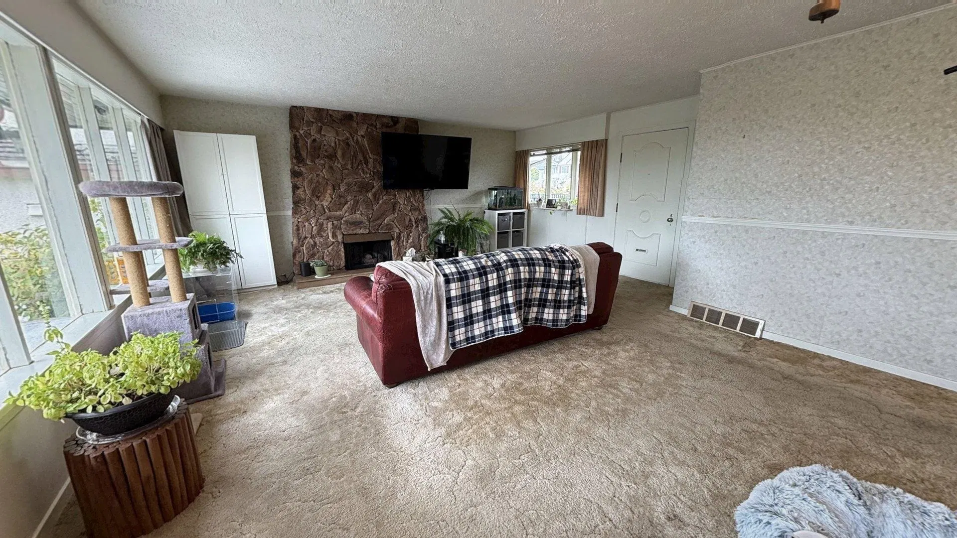 Photo 2 of 27 at 4258 Irmin Street