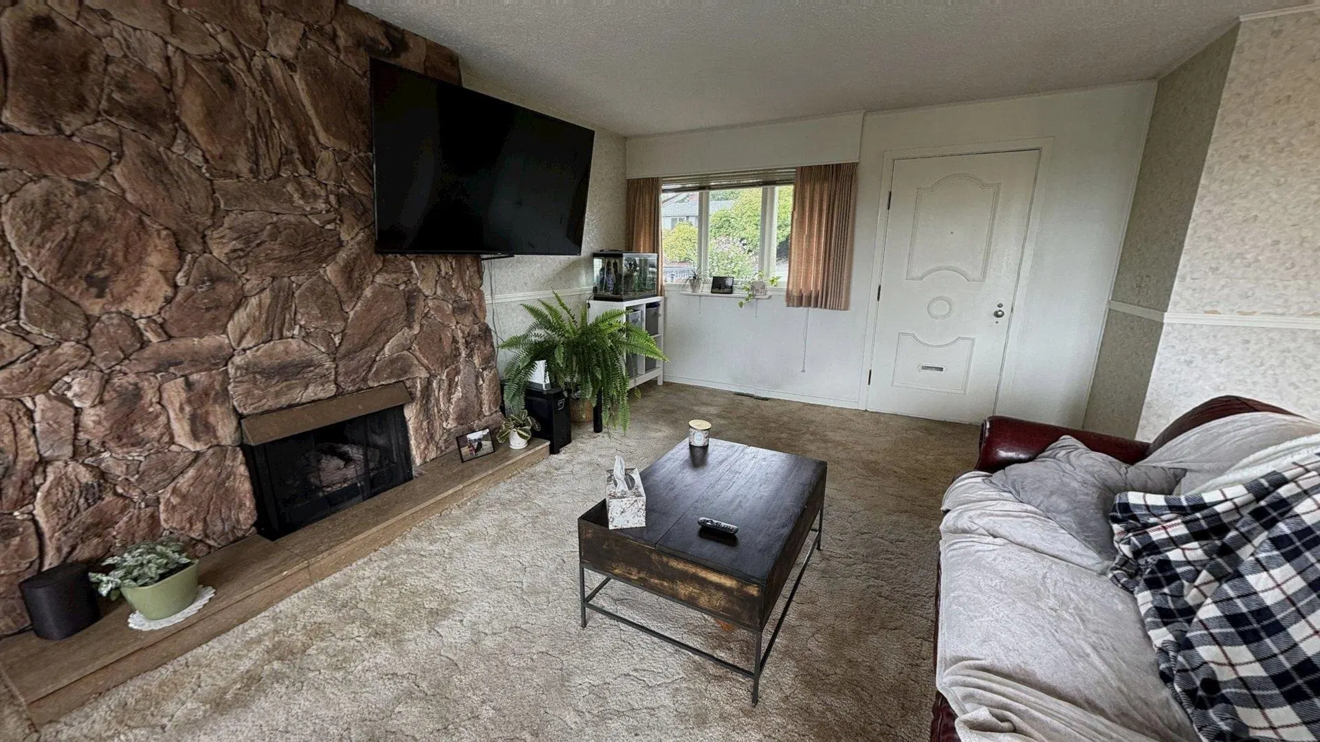 Photo 3 of 27 at 4258 Irmin Street