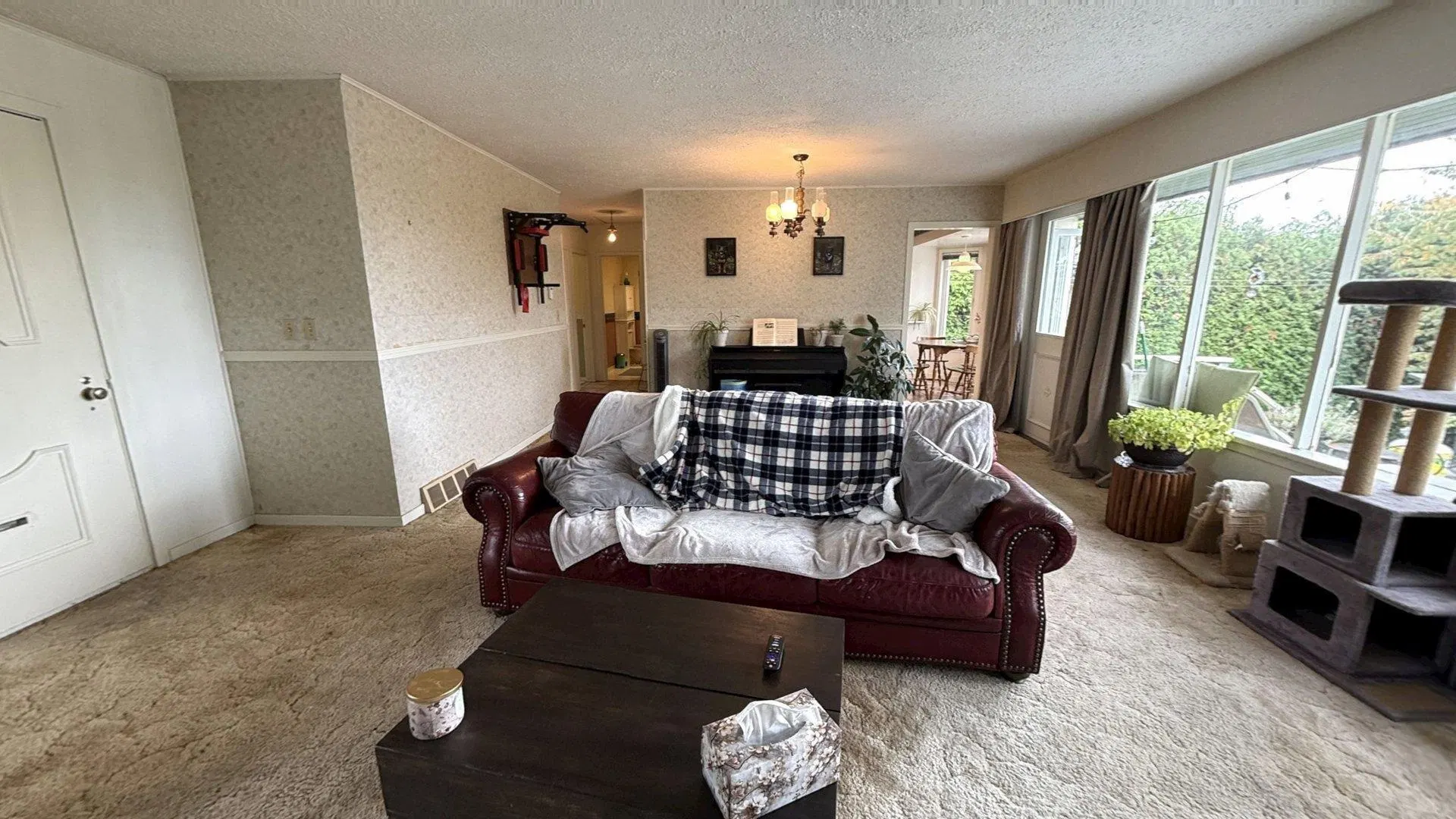 Photo 4 of 27 at 4258 Irmin Street