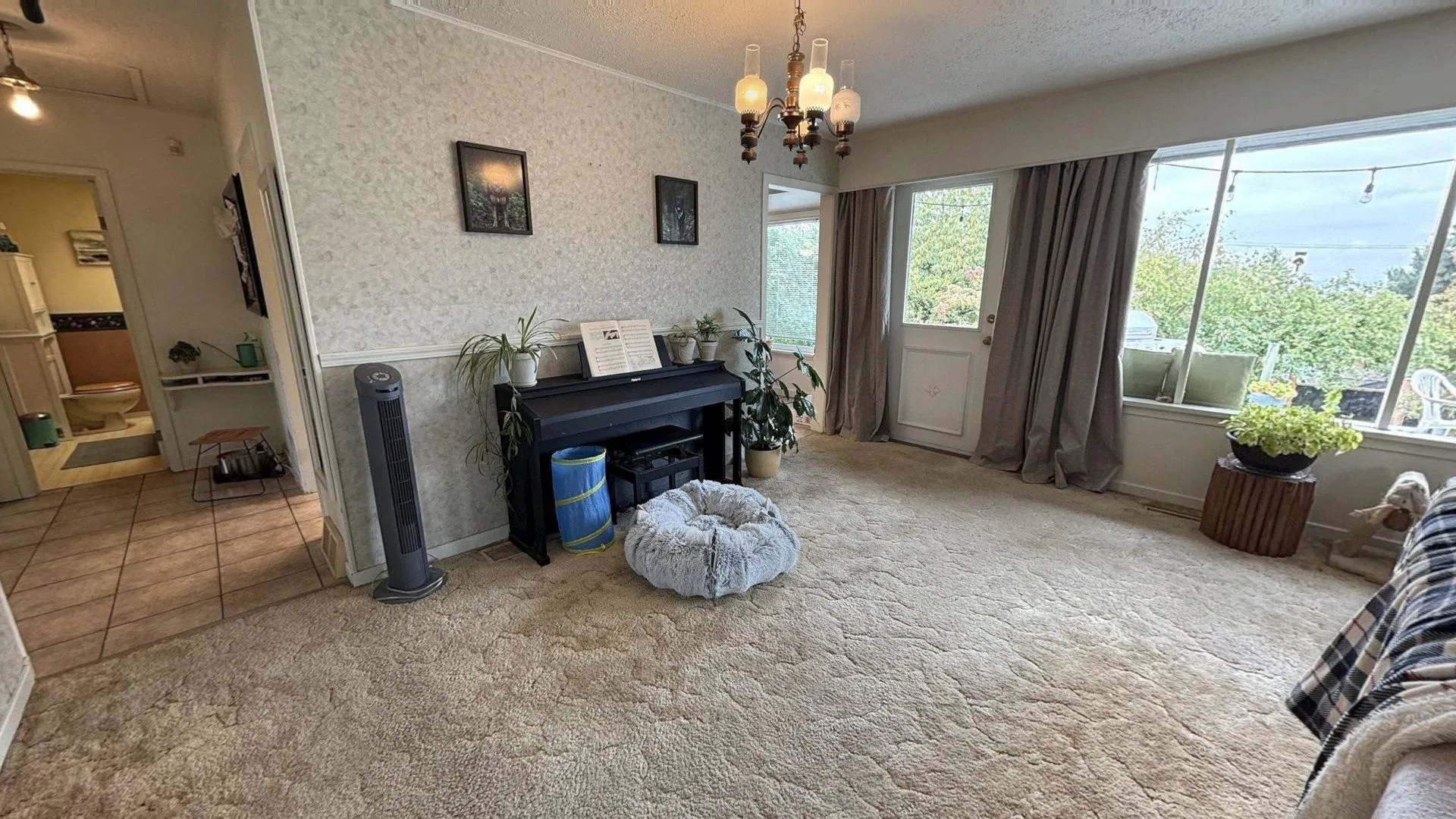 Photo 5 of 27 at 4258 Irmin Street