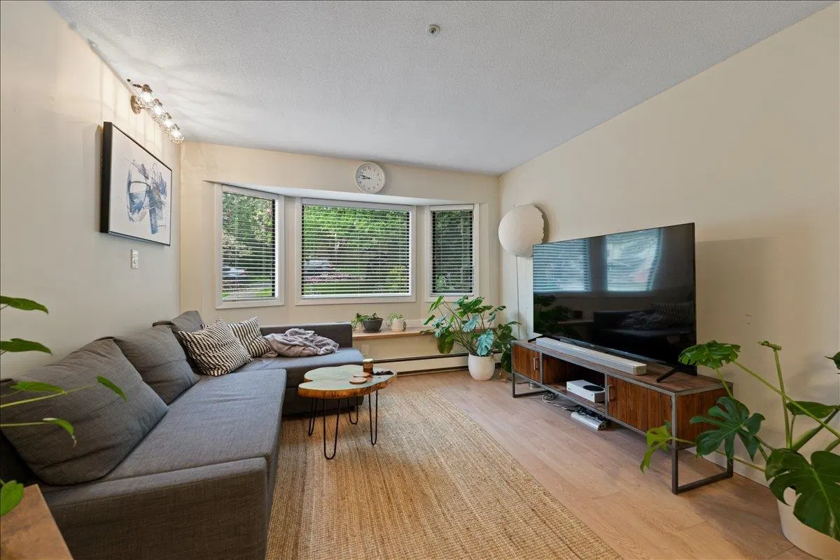 Photo 4 of 40 at 1375 E 18th Avenue