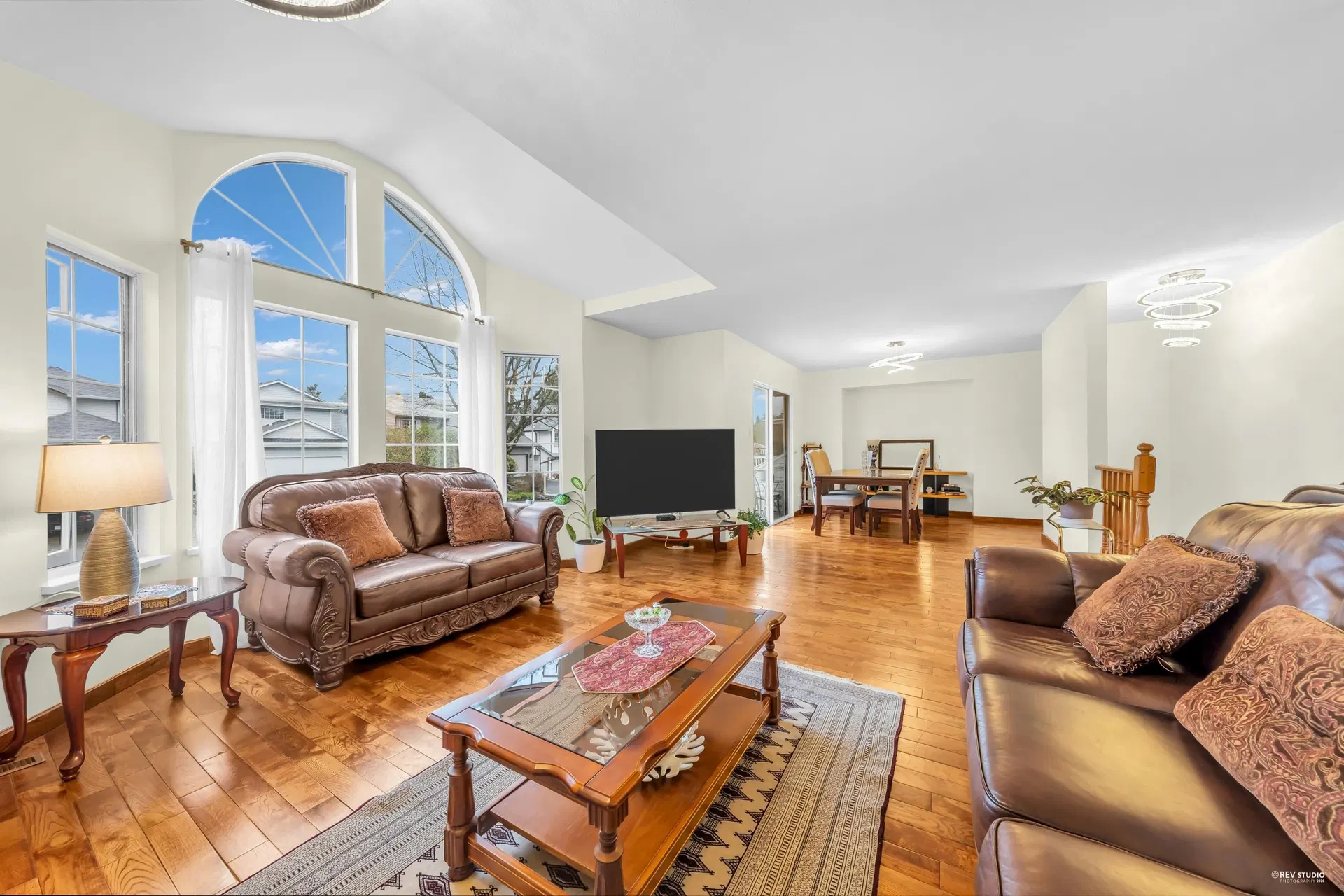 Photo 3 of 18 at 1382 Sutherland Avenue