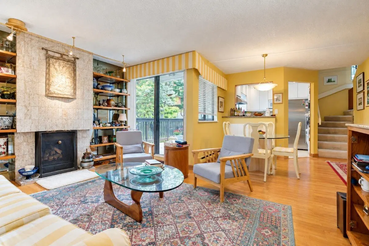 Photo 5 of 28 at 1346 Walnut Street