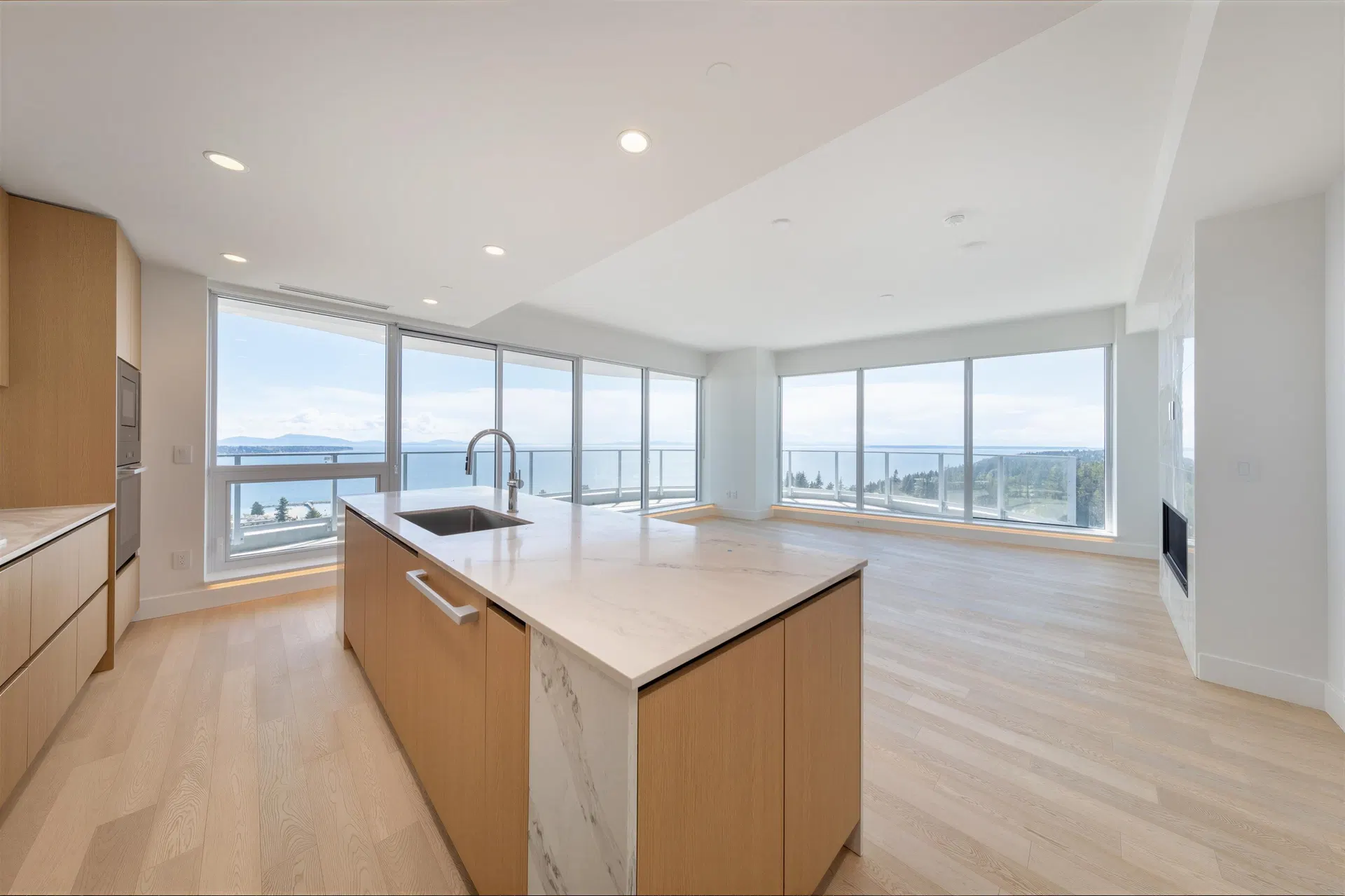 Photo 3 of 27 at #1605 – 1475 Foster Street