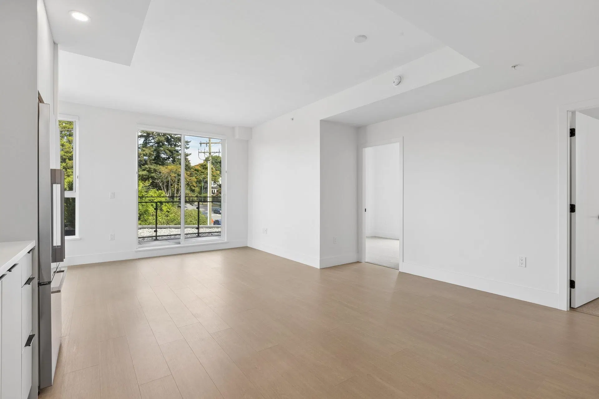 Photo 3 of 36 at #303 – 333 St. Davids Avenue