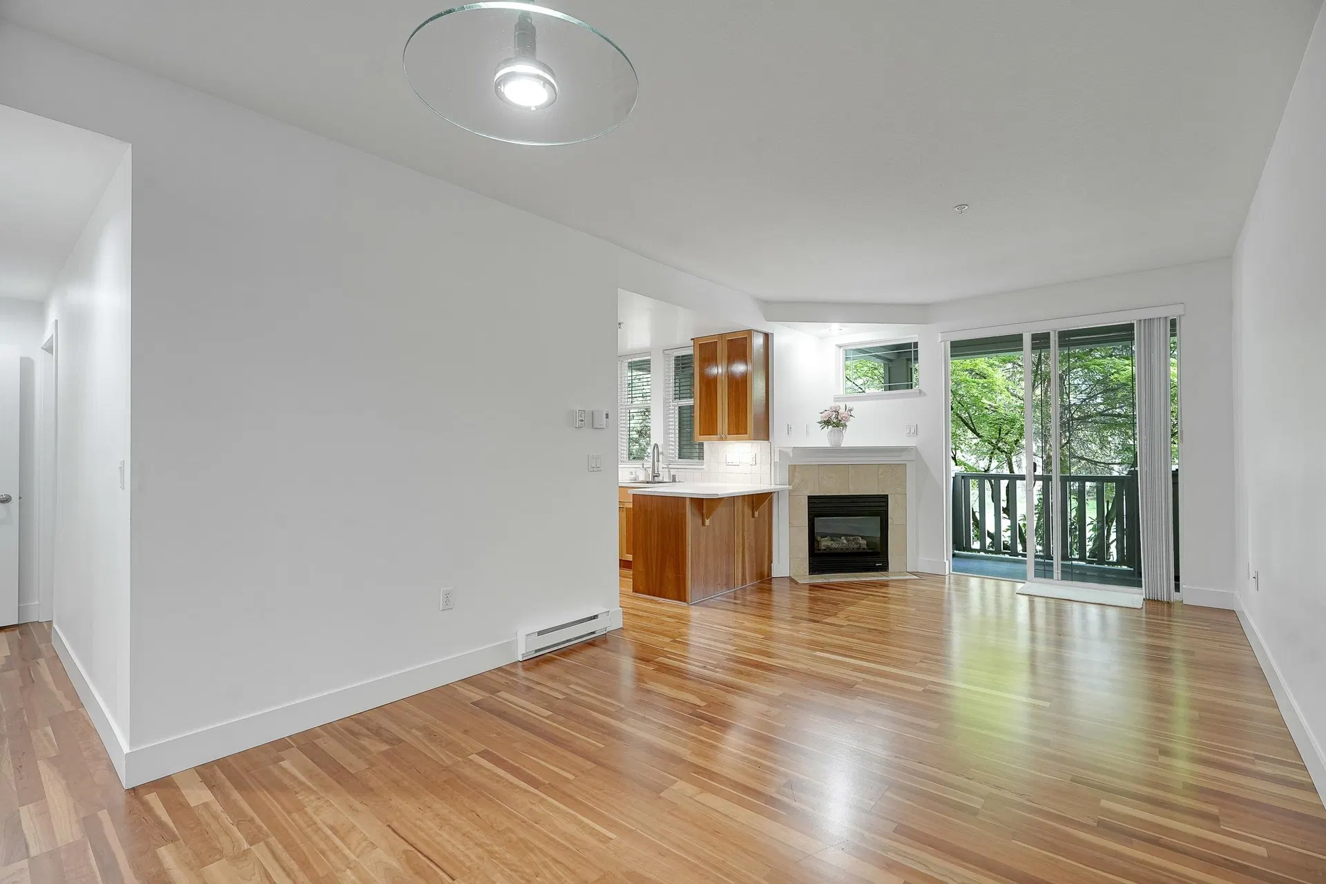 Photo 3 of 23 at #211 – 15350 16a Avenue