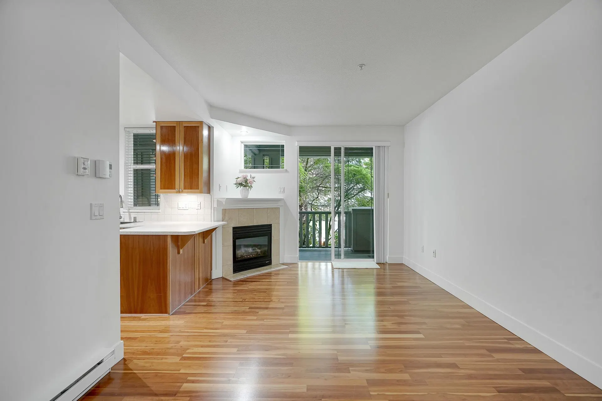 Photo 5 of 23 at #211 – 15350 16a Avenue