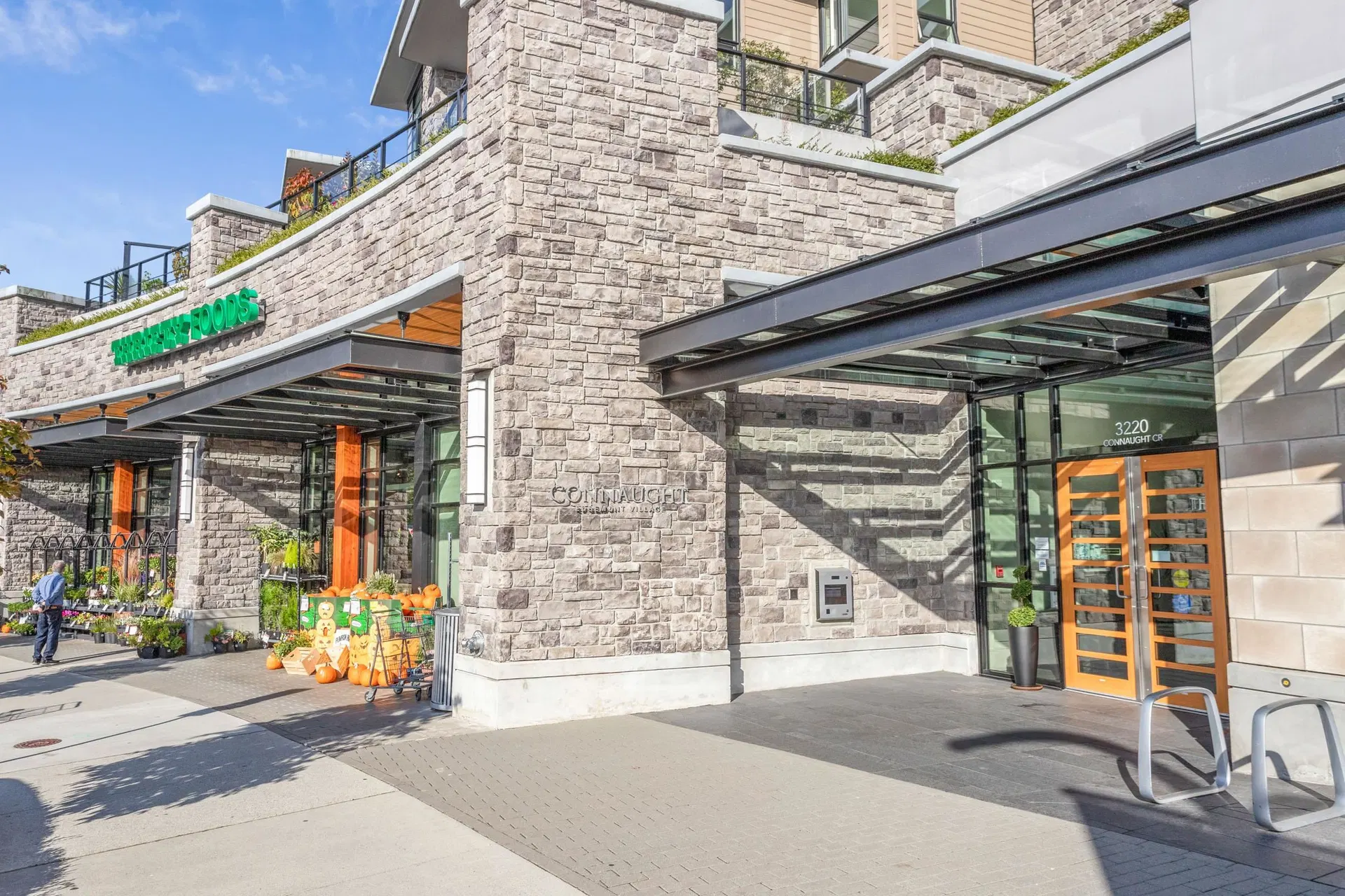 Photo 3 of 37 at #206 – 3220 Connaught Crescent