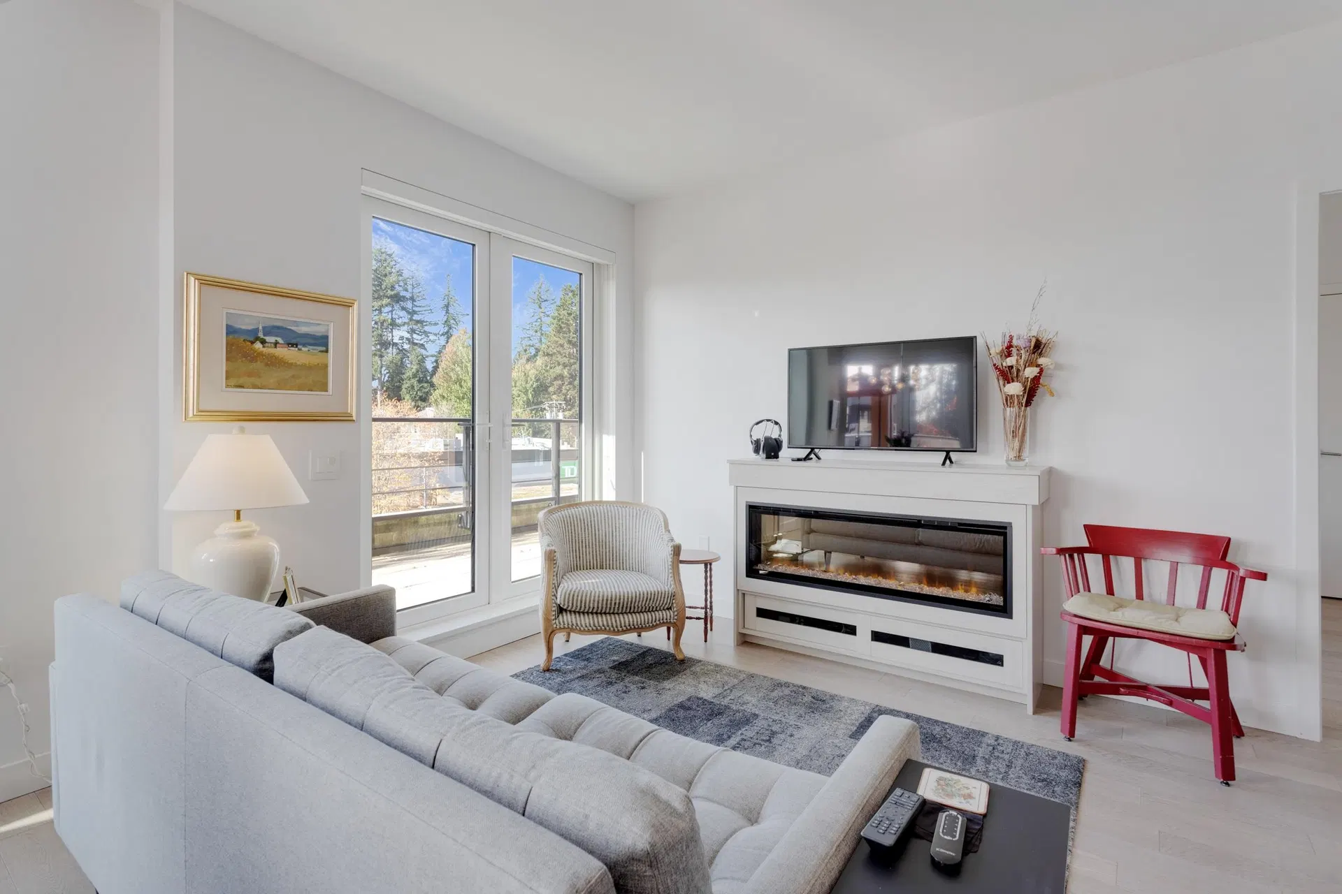 Photo 5 of 37 at #206 – 3220 Connaught Crescent