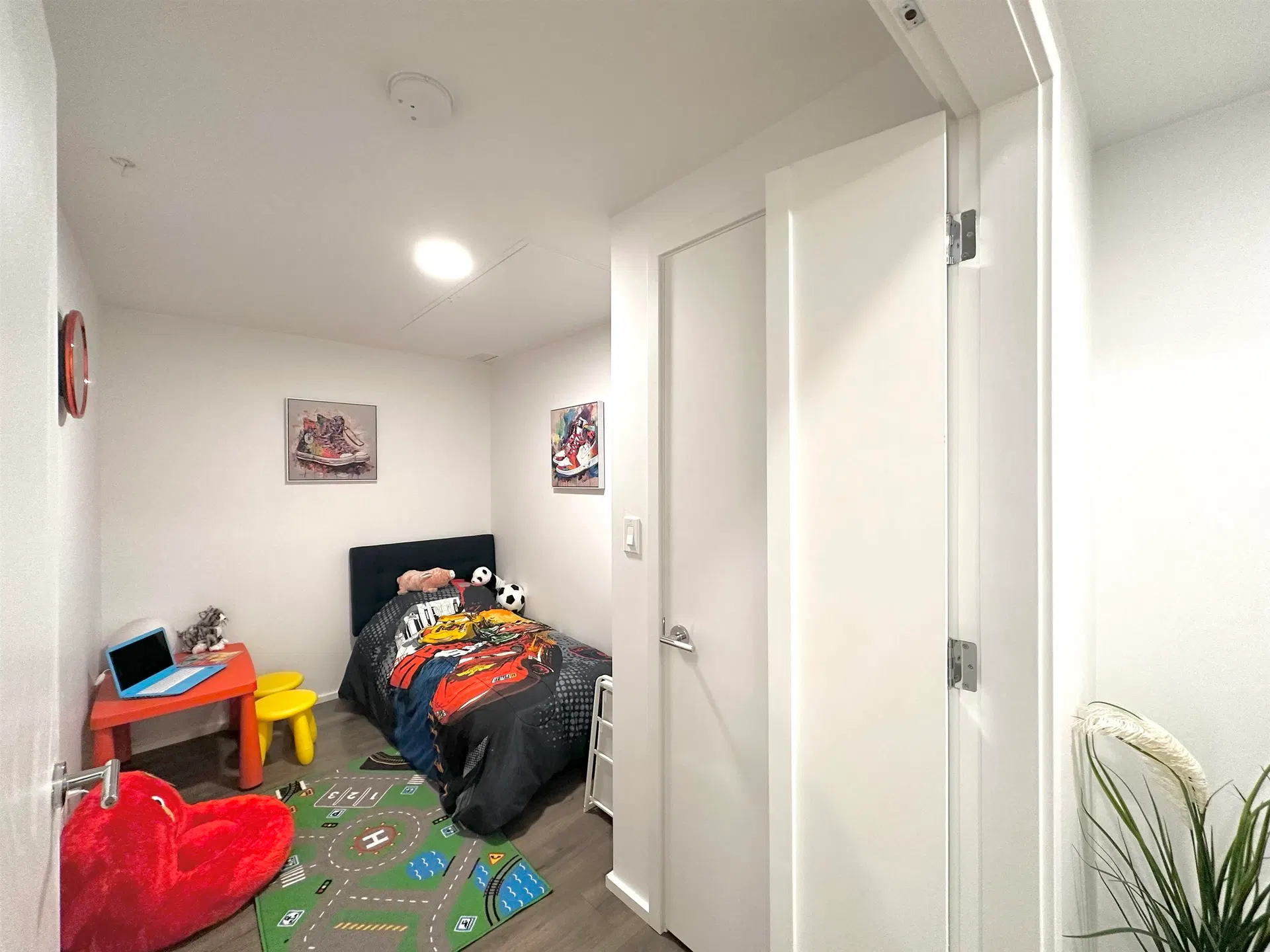 Photo 4 of 21 at #2511 – 3833 Evergreen Place