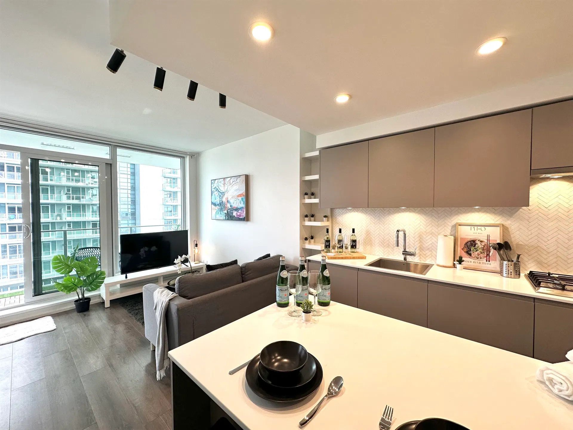 Photo 5 of 21 at #2511 – 3833 Evergreen Place