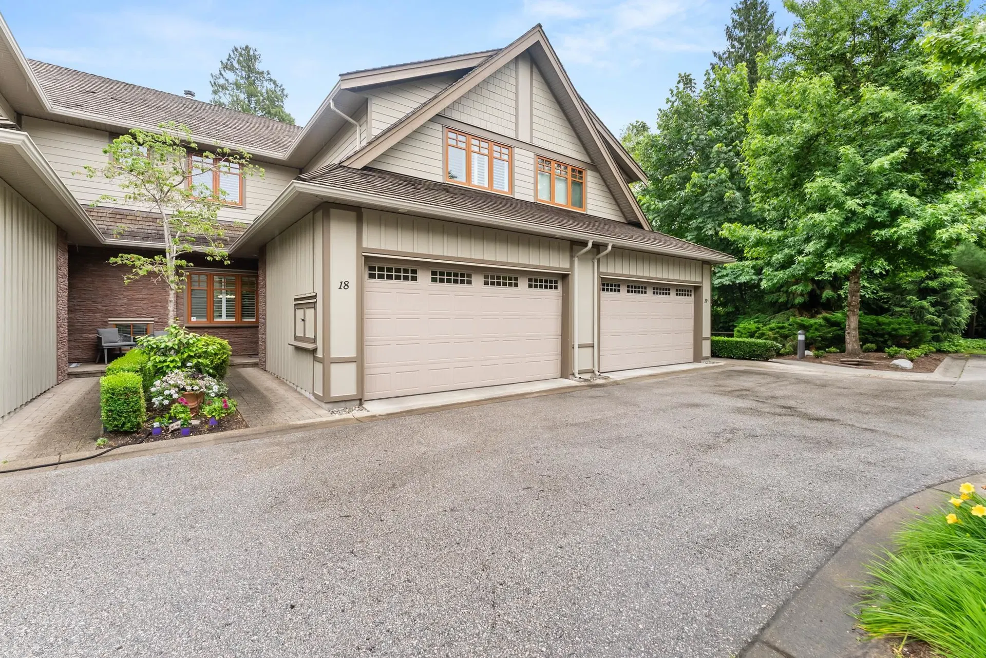 Photo 1 of 33 at #18 – 3122 160 Street