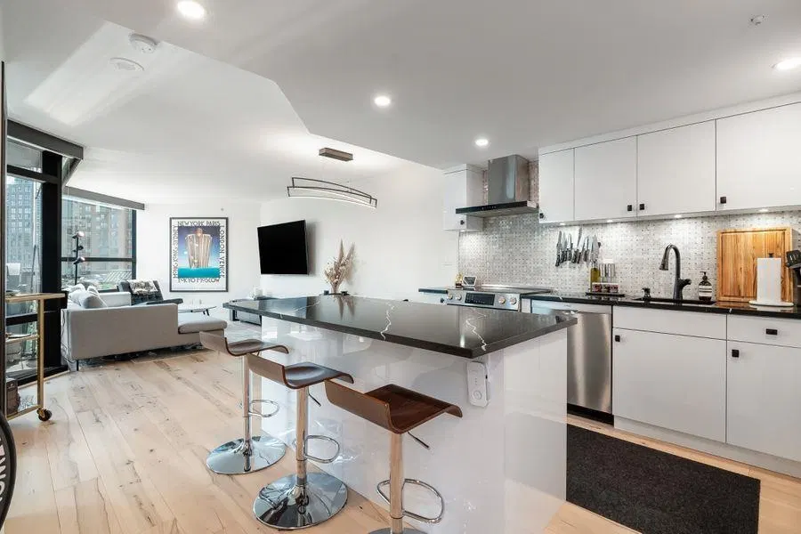 Photo 3 of 26 at #710 – 1050 Burrard Street