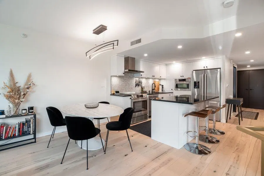 Photo 4 of 26 at #710 – 1050 Burrard Street