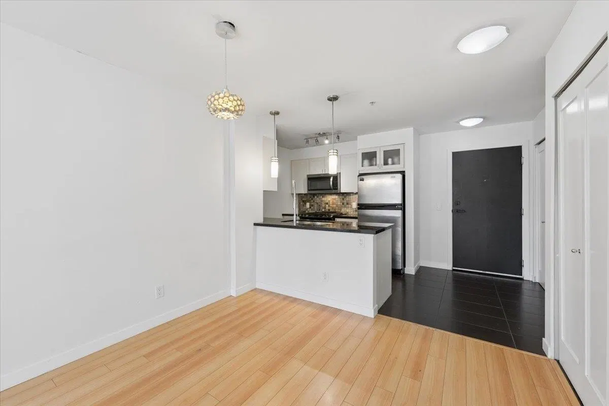 Photo 5 of 35 at #218 – 405 Skeena Street