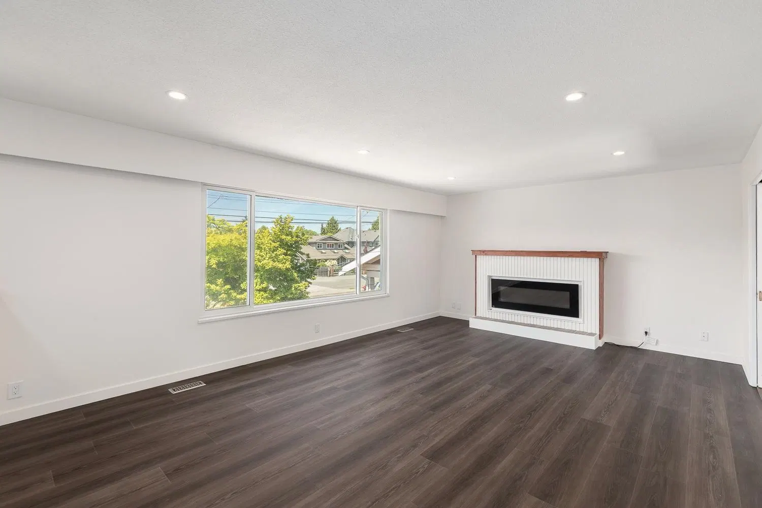 Photo 2 of 36 at 4600 53 Street