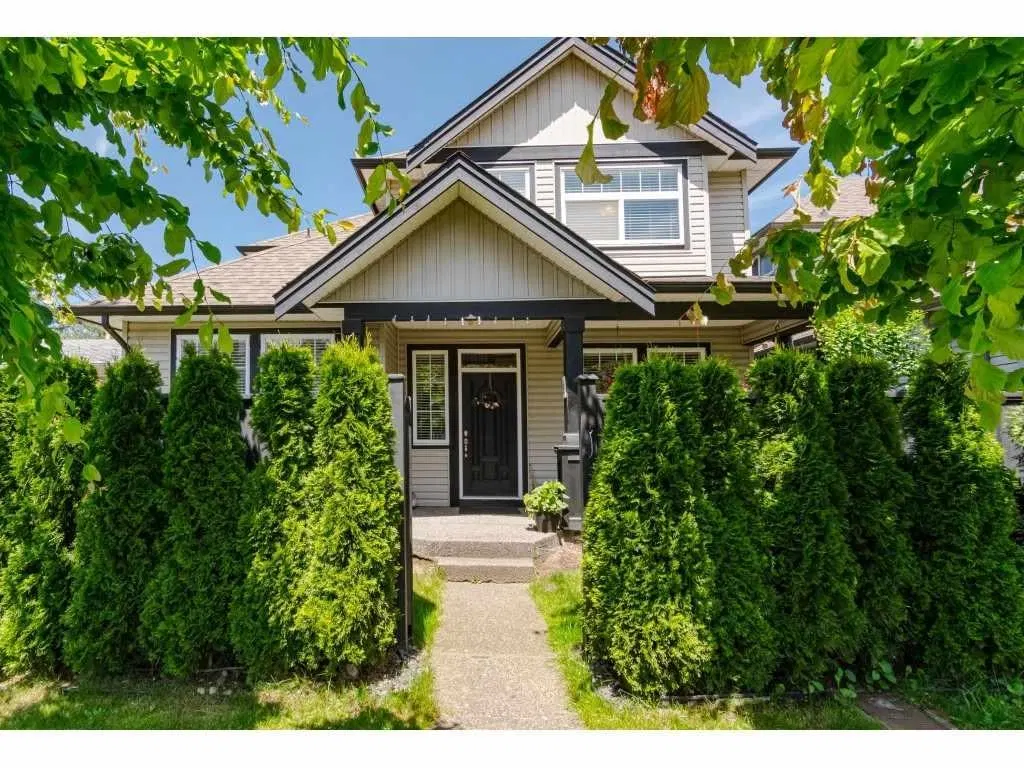 Photo 1 of 33 at 27685 Fraser Highway