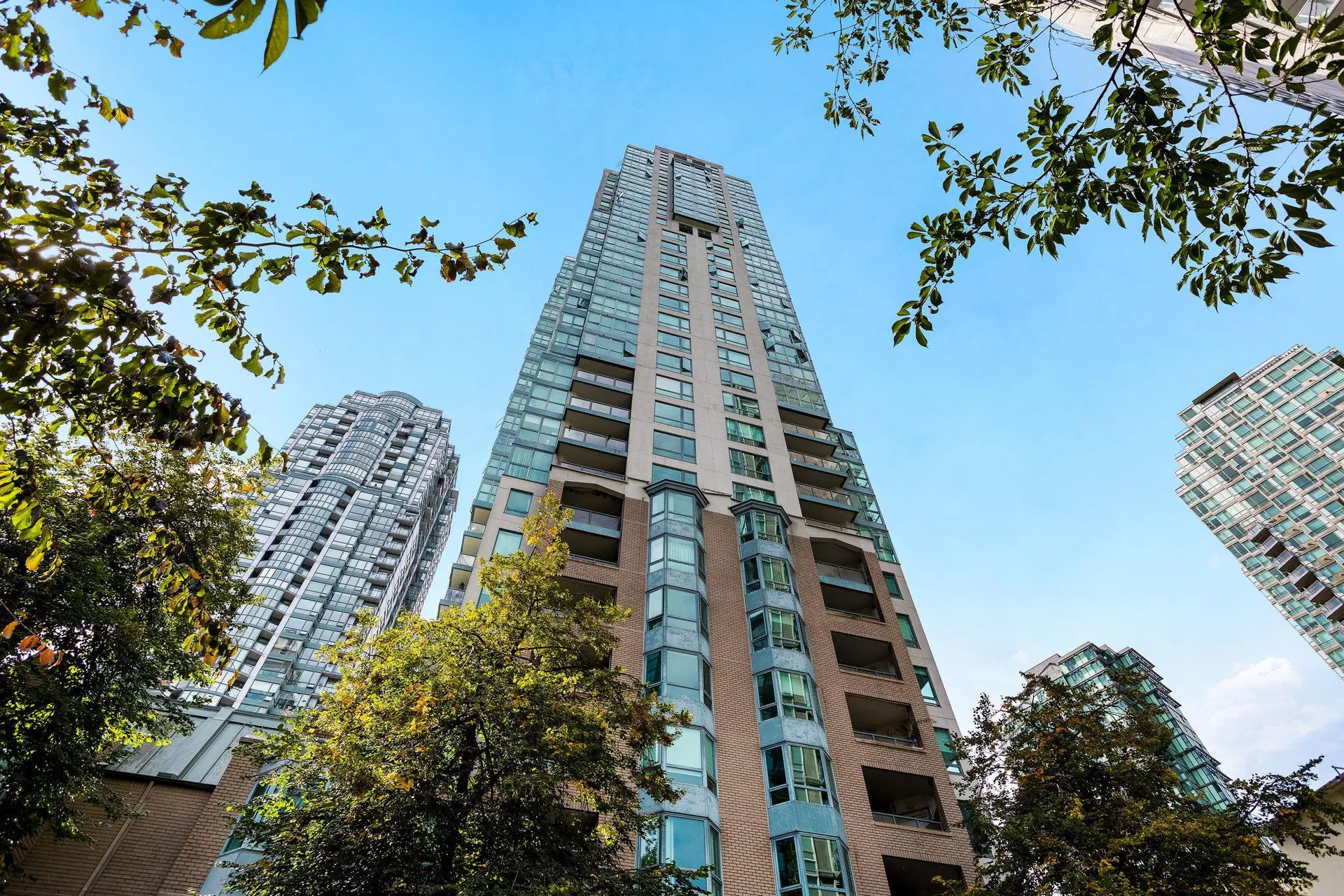 Photo 2 of 40 at #1702 – 1238 Melville Street