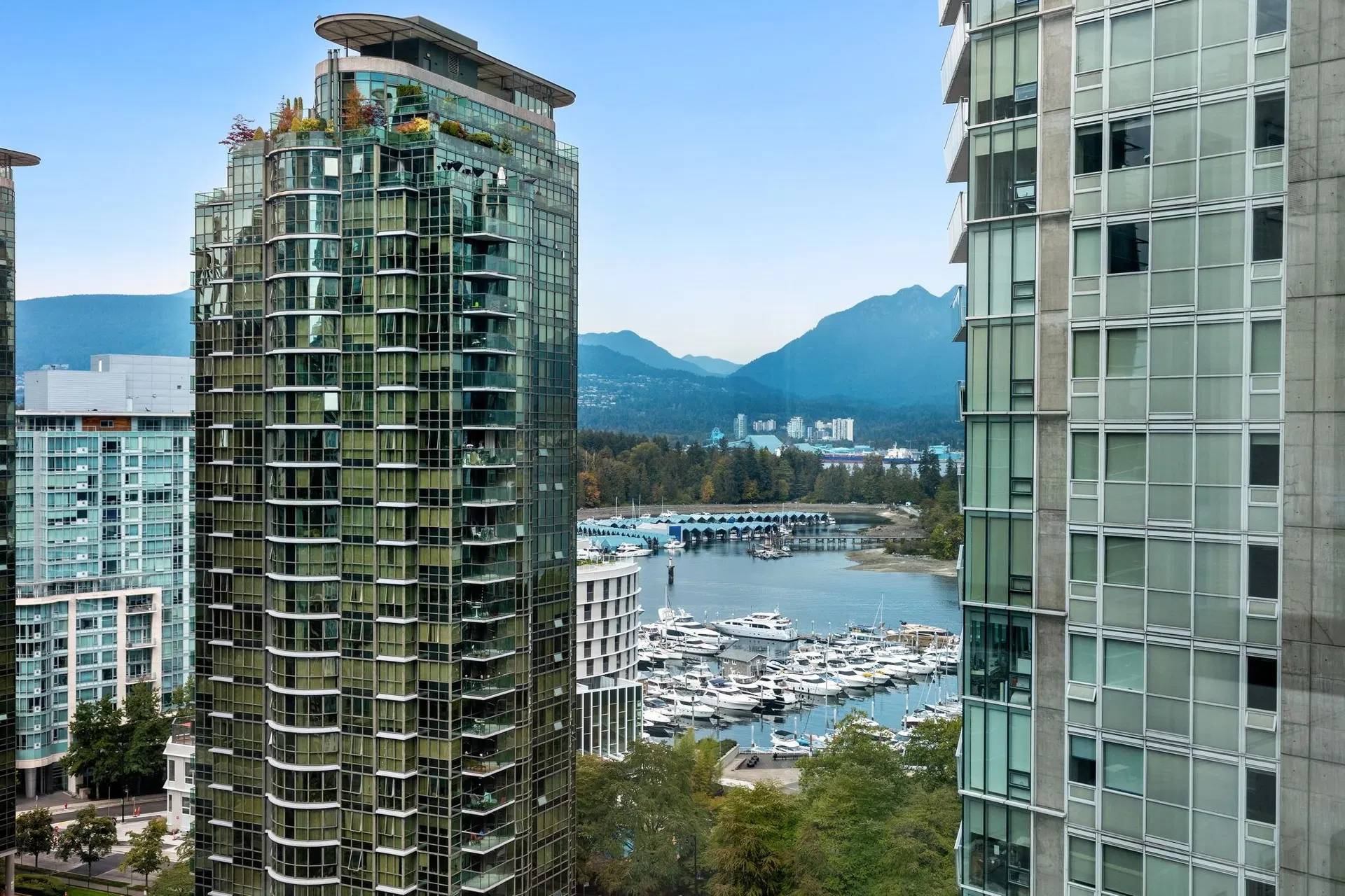 Photo 5 of 40 at #1702 – 1238 Melville Street