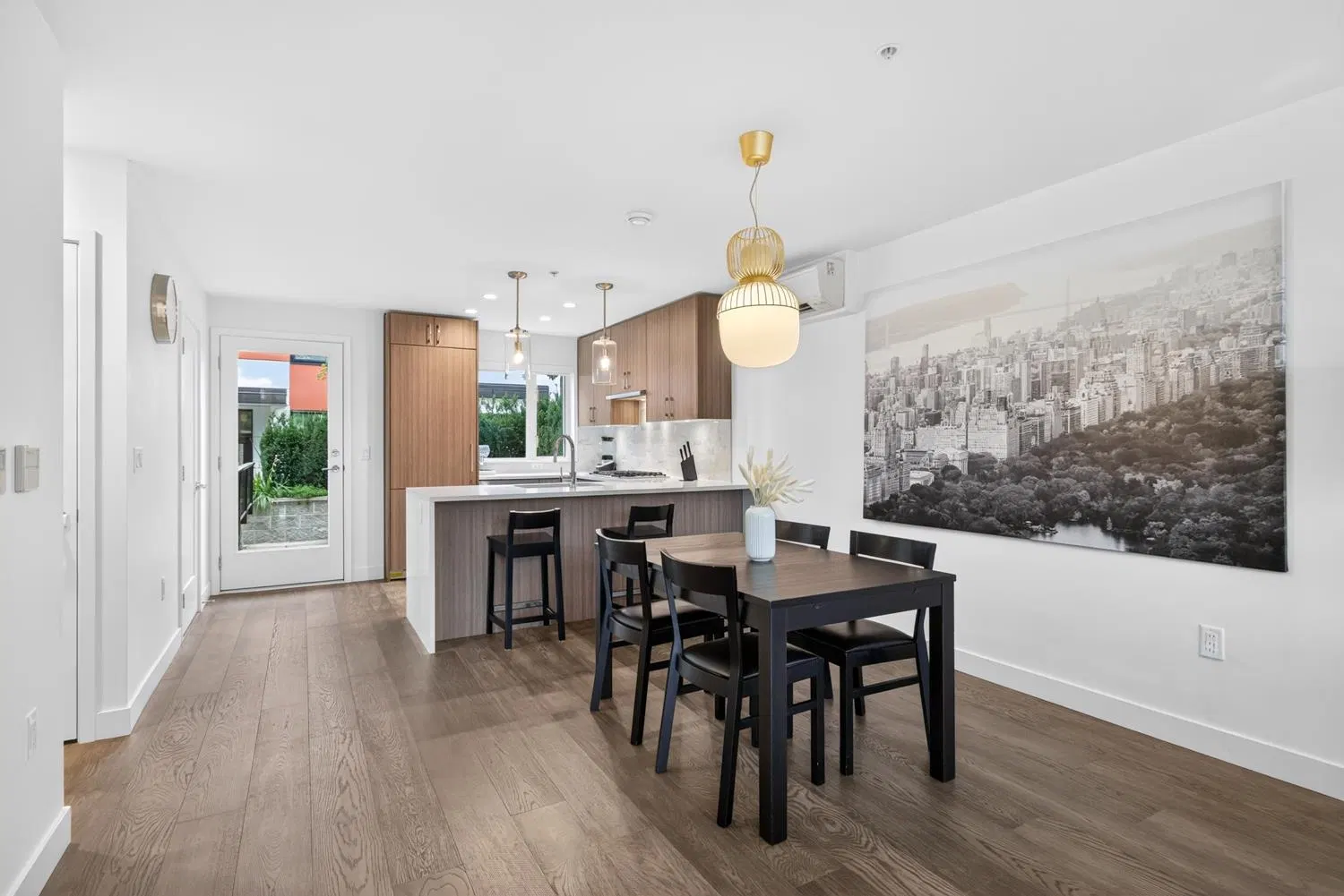 Photo 5 of 40 at 561 W 29th Avenue