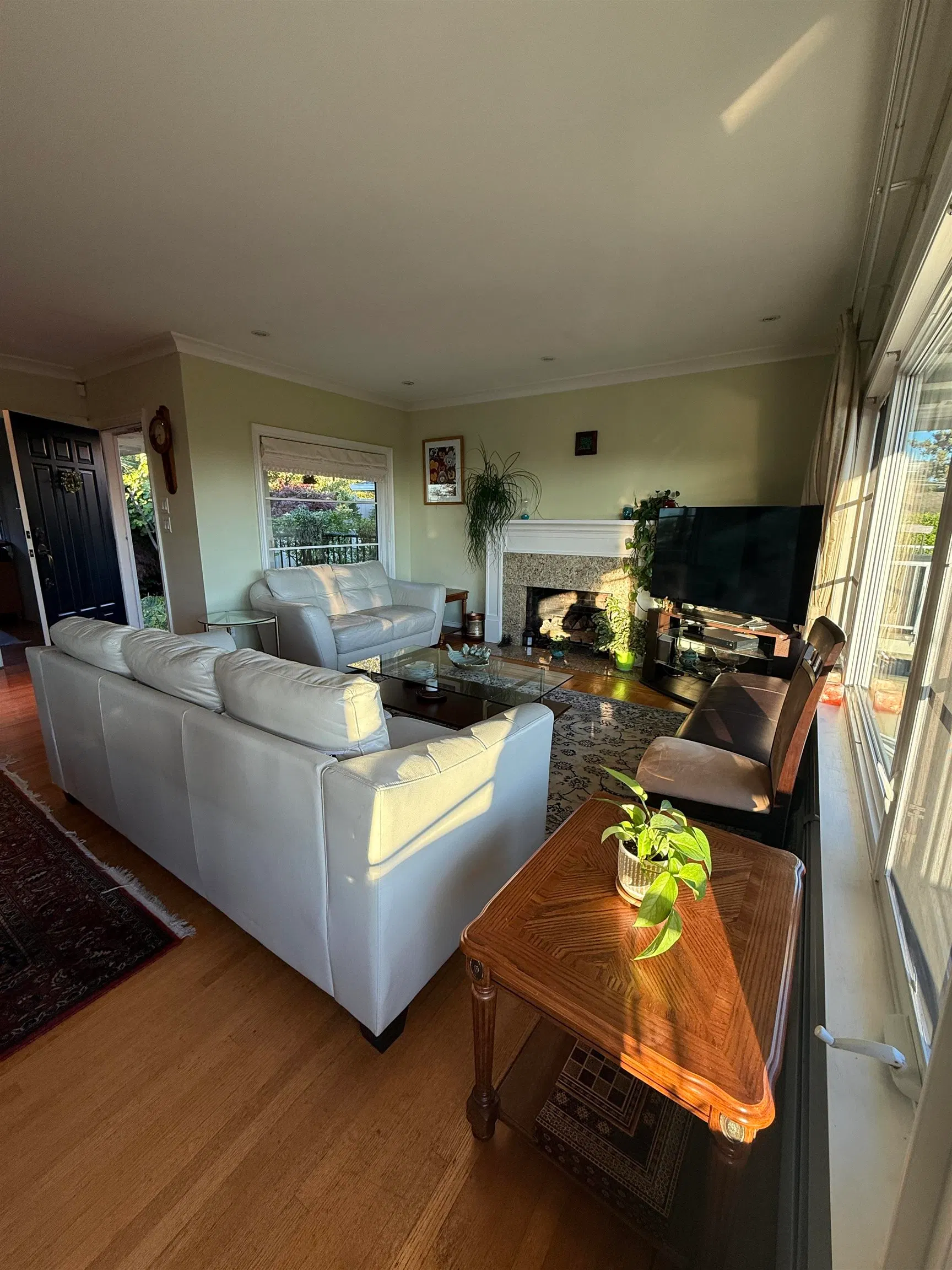 Photo 5 of 33 at 1086 Mathers Avenue