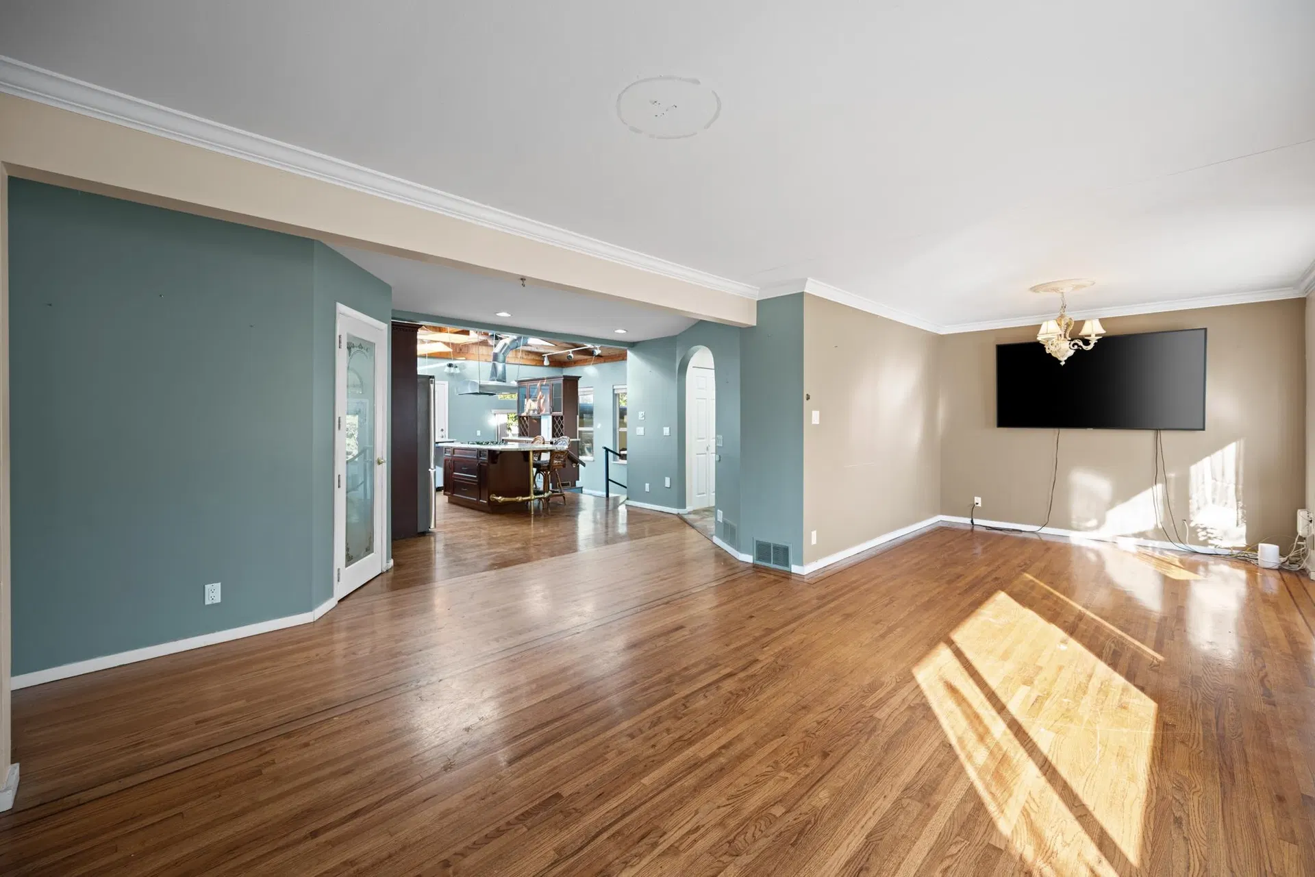 Photo 2 of 40 at 22237 64 Avenue