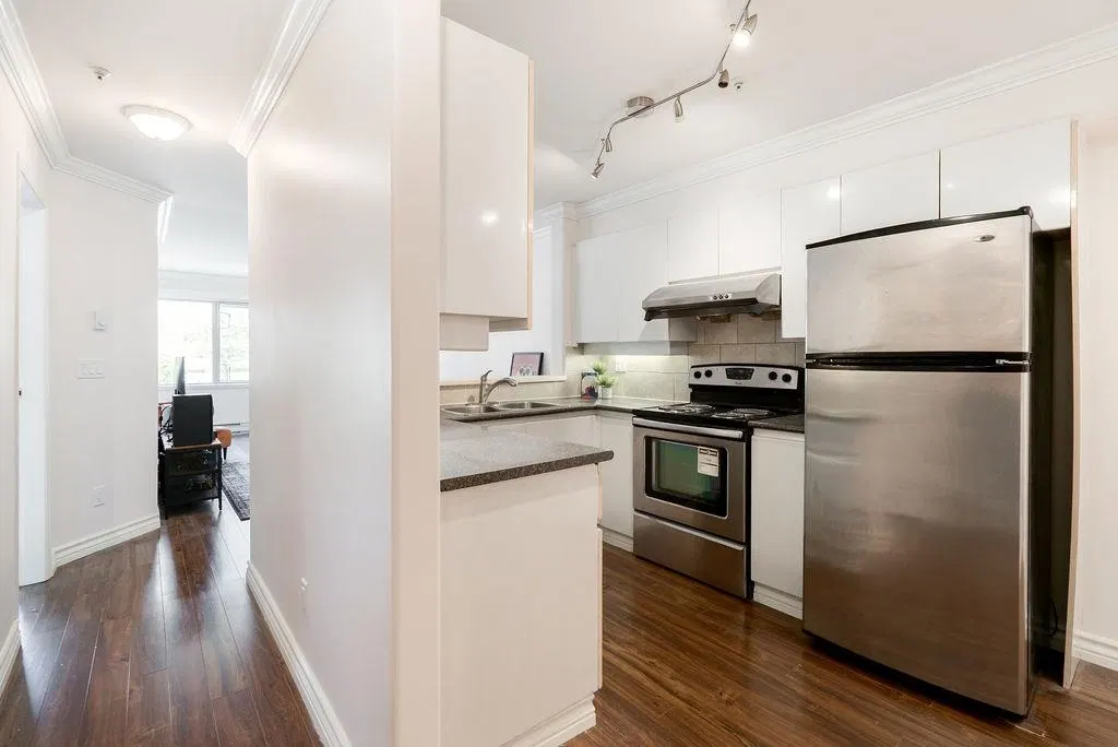 Photo 2 of 35 at #301 – 210 Carnarvon Street